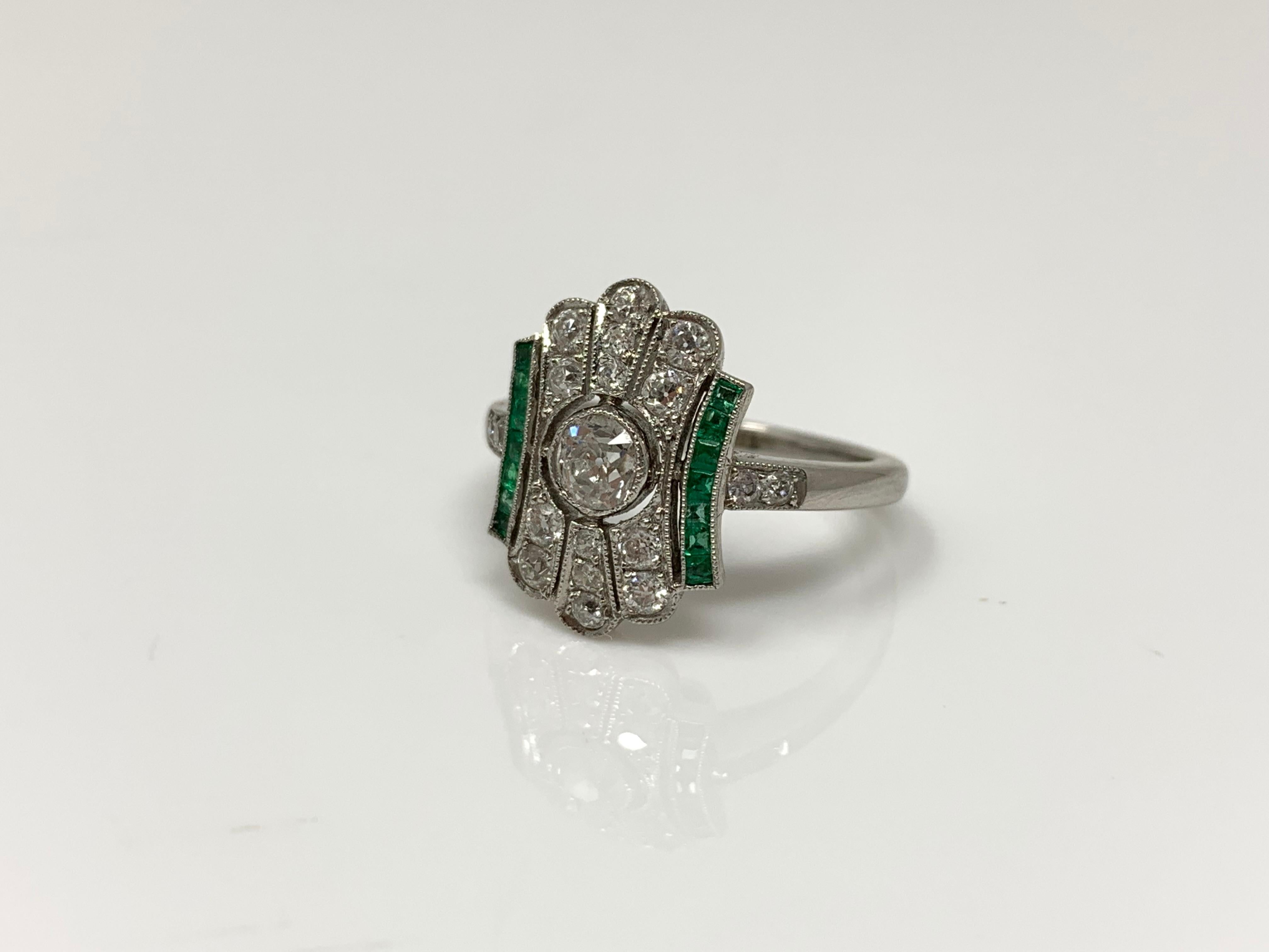  White Diamond and Emerald  Ring in Platinum. In Excellent Condition In New York, NY