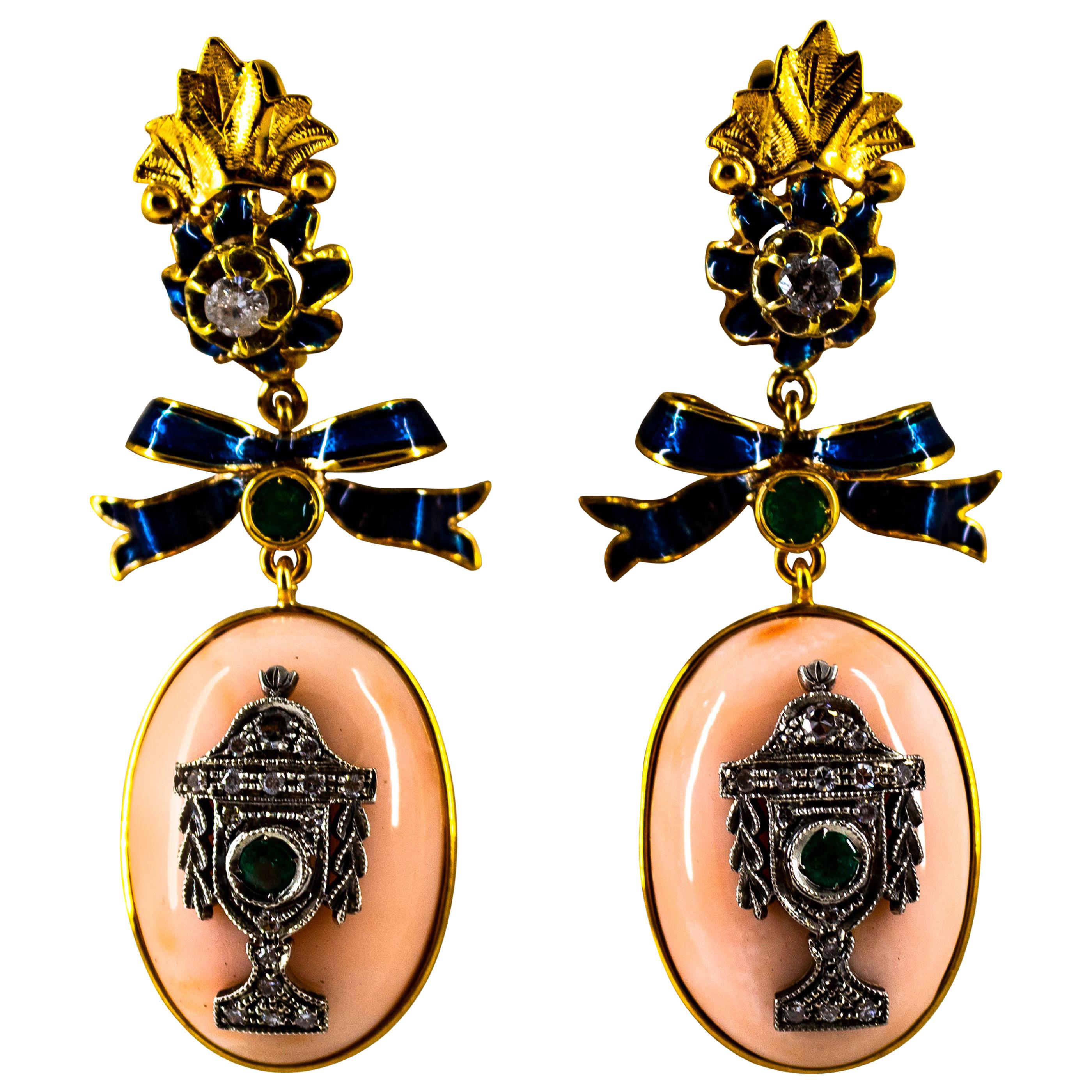 Boucles d'oreilles en goutte de style Art déco en or jaune avec diamants blancs, émeraudes, corail rose et émail