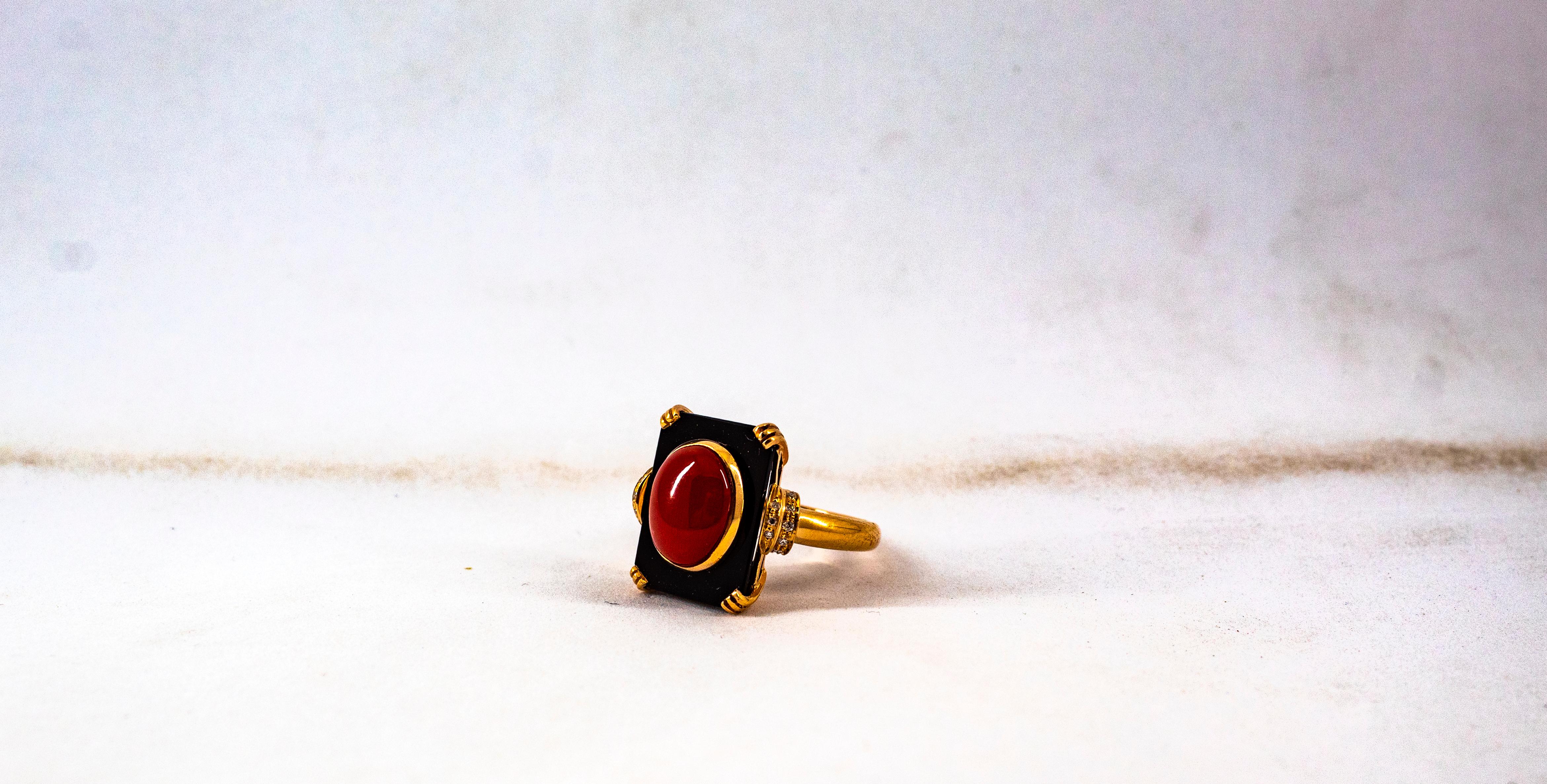 Anello da cocktail in oro giallo Art Deco con diamante bianco Mediterraneo e corallo rosso Onice in vendita 11