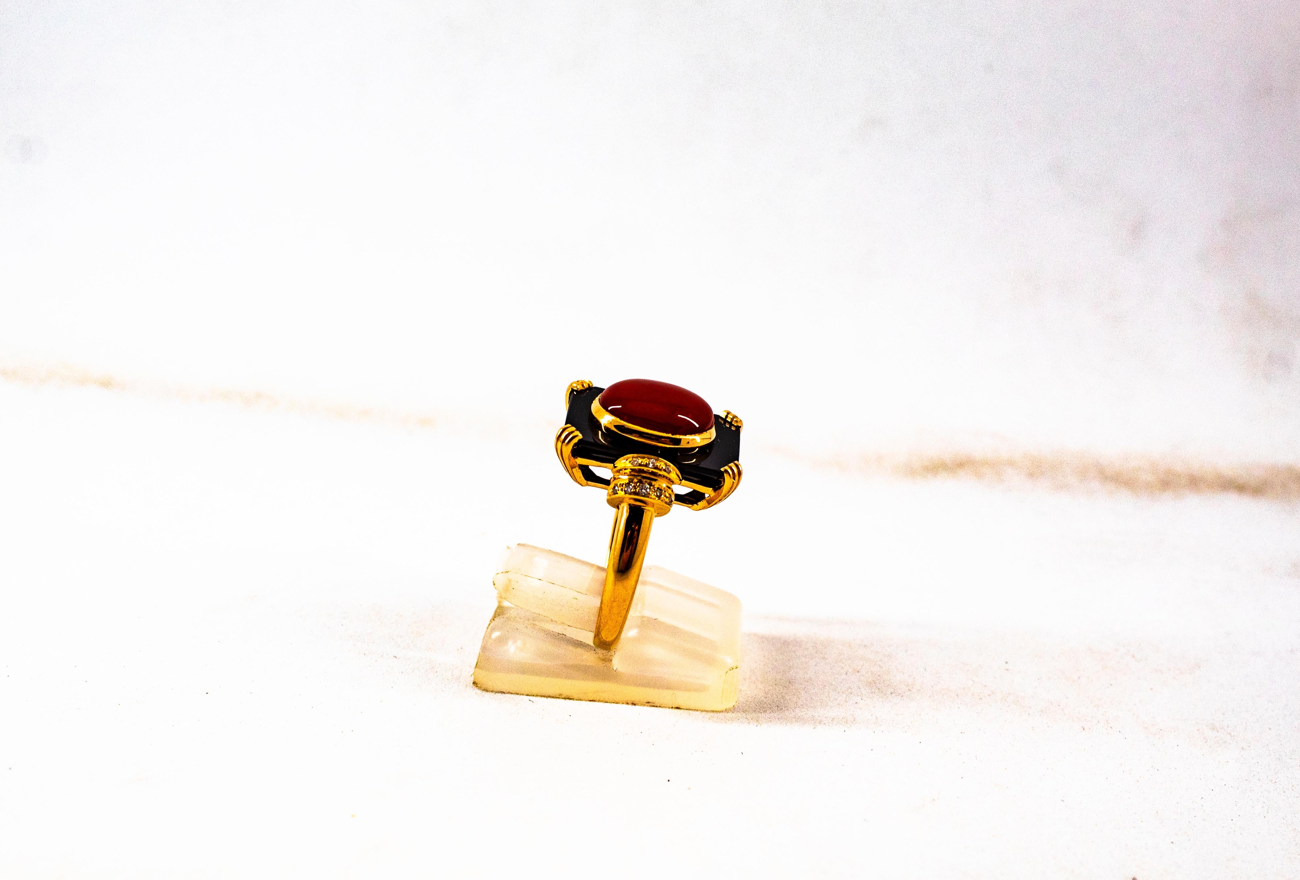 Anello da cocktail in oro giallo Art Deco con diamante bianco Mediterraneo e corallo rosso Onice in vendita 3