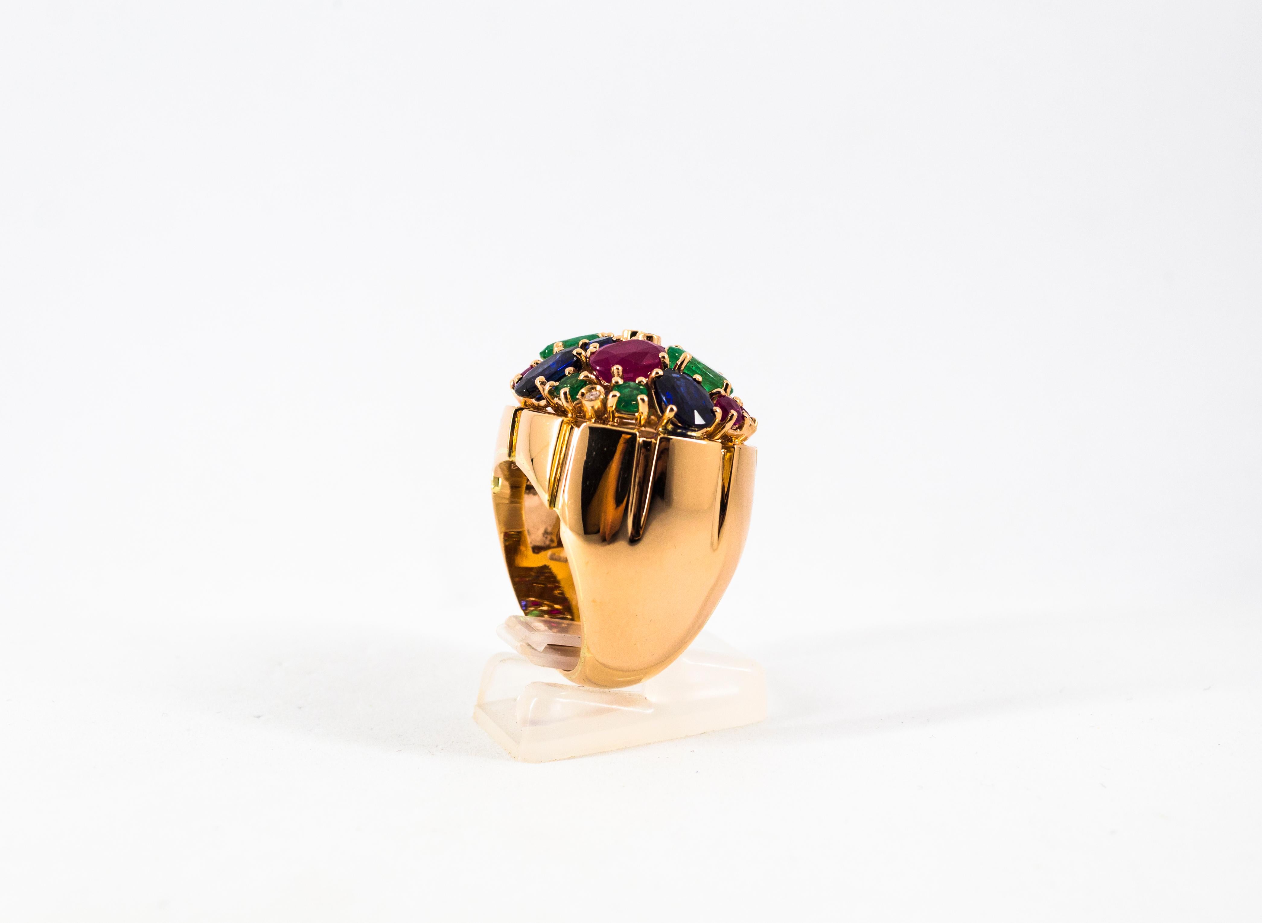 Bague cocktail Art déco en or jaune, diamant blanc, rubis, émeraude, saphir bleu en vente 5