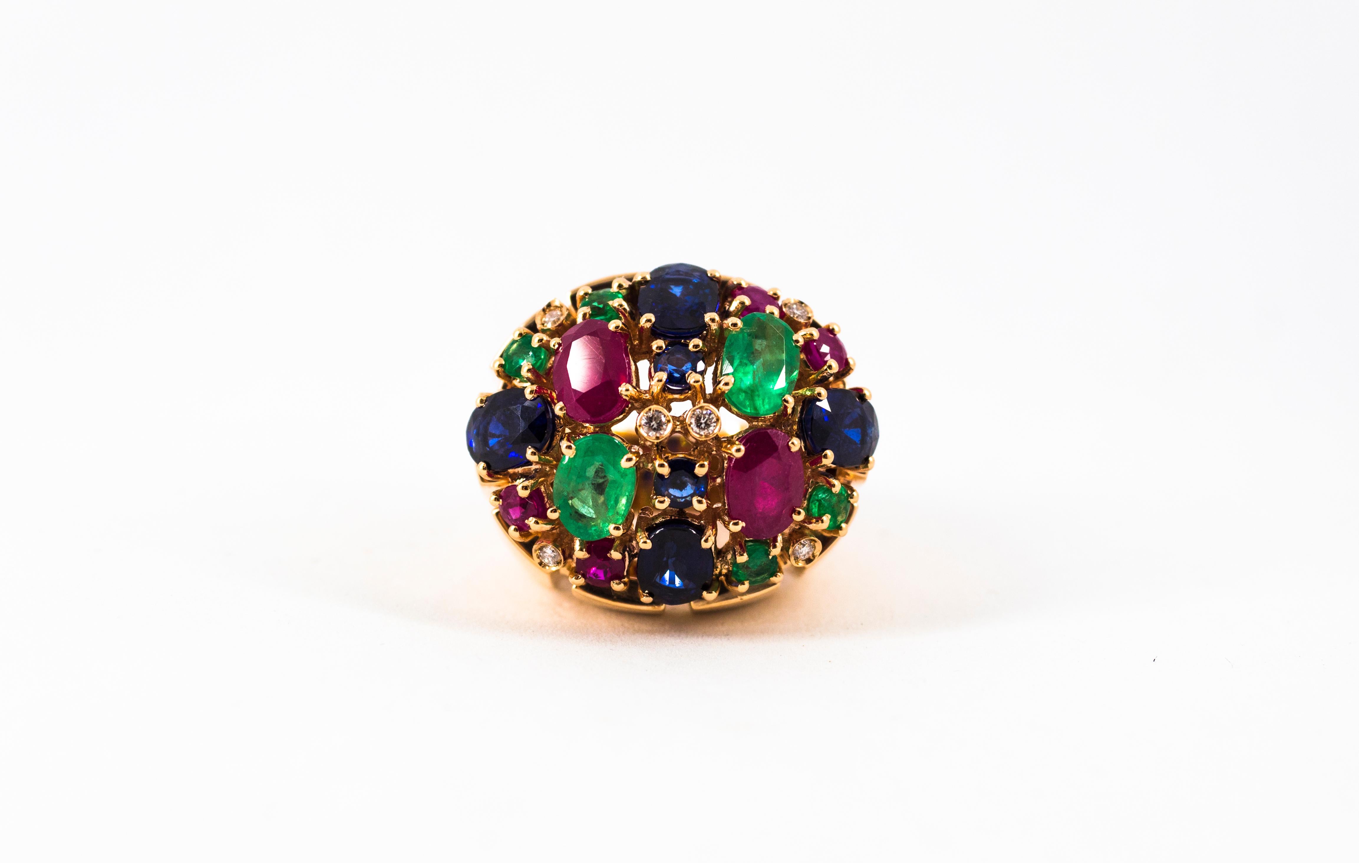 Bague cocktail Art déco en or jaune, diamant blanc, rubis, émeraude, saphir bleu en vente 7