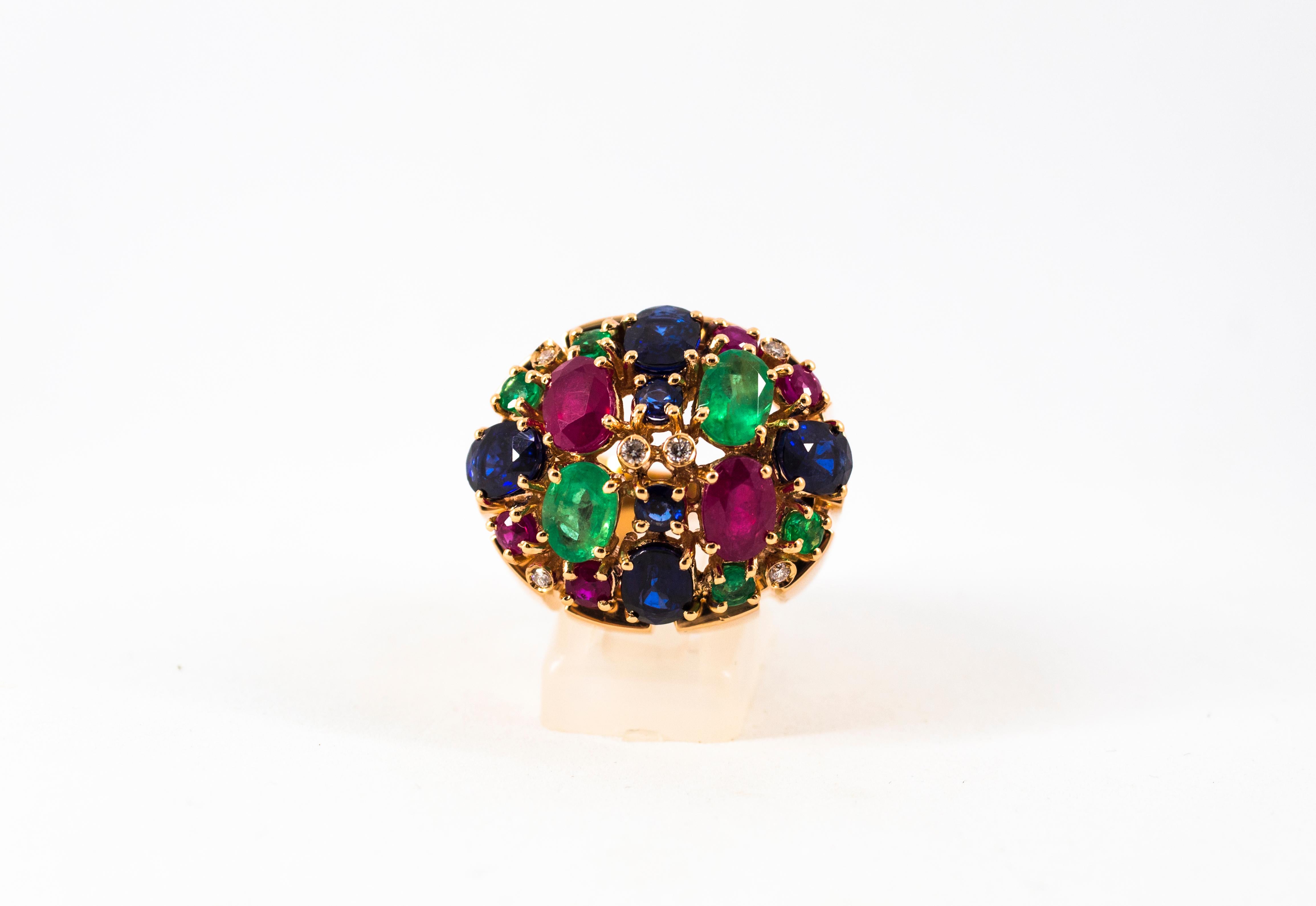 Bague cocktail Art déco en or jaune, diamant blanc, rubis, émeraude, saphir bleu en vente 8