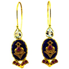 Boucles d'oreilles en goutte de style Art déco en or jaune, diamant, rubis, lapis-lazuli, aigue-marine et diamant