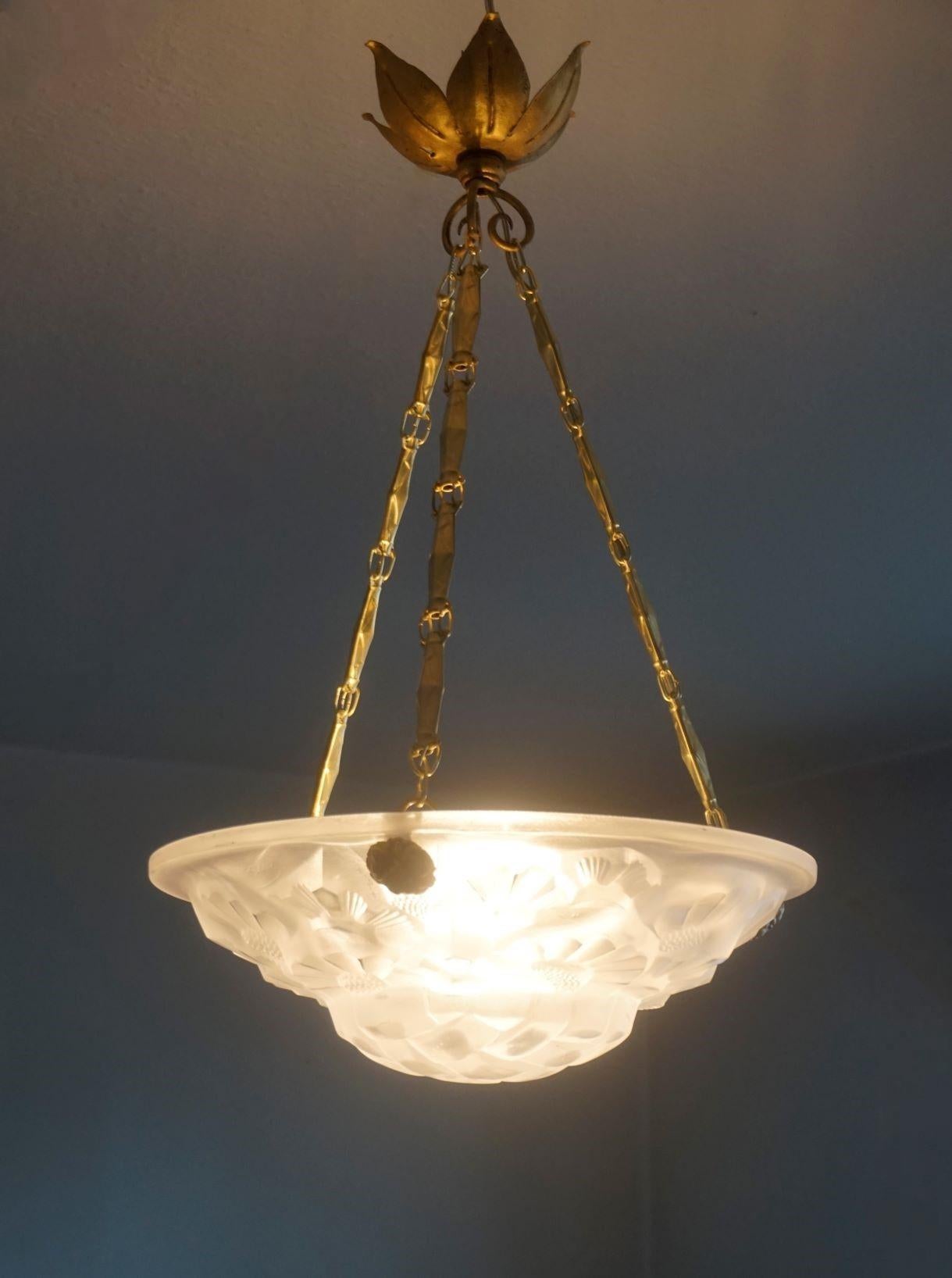Degue Art Deco Frosted Glass Pendant Chandelier, Signed, France, 1930s For Sale 1