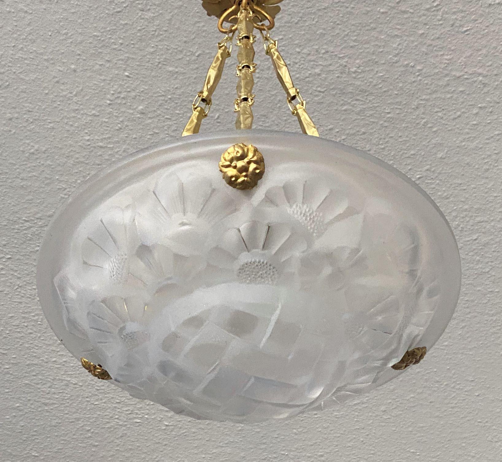 Degue Art Deco Frosted Glass Pendant Chandelier, Signed, France, 1930s In Good Condition For Sale In Frankfurt am Main, DE