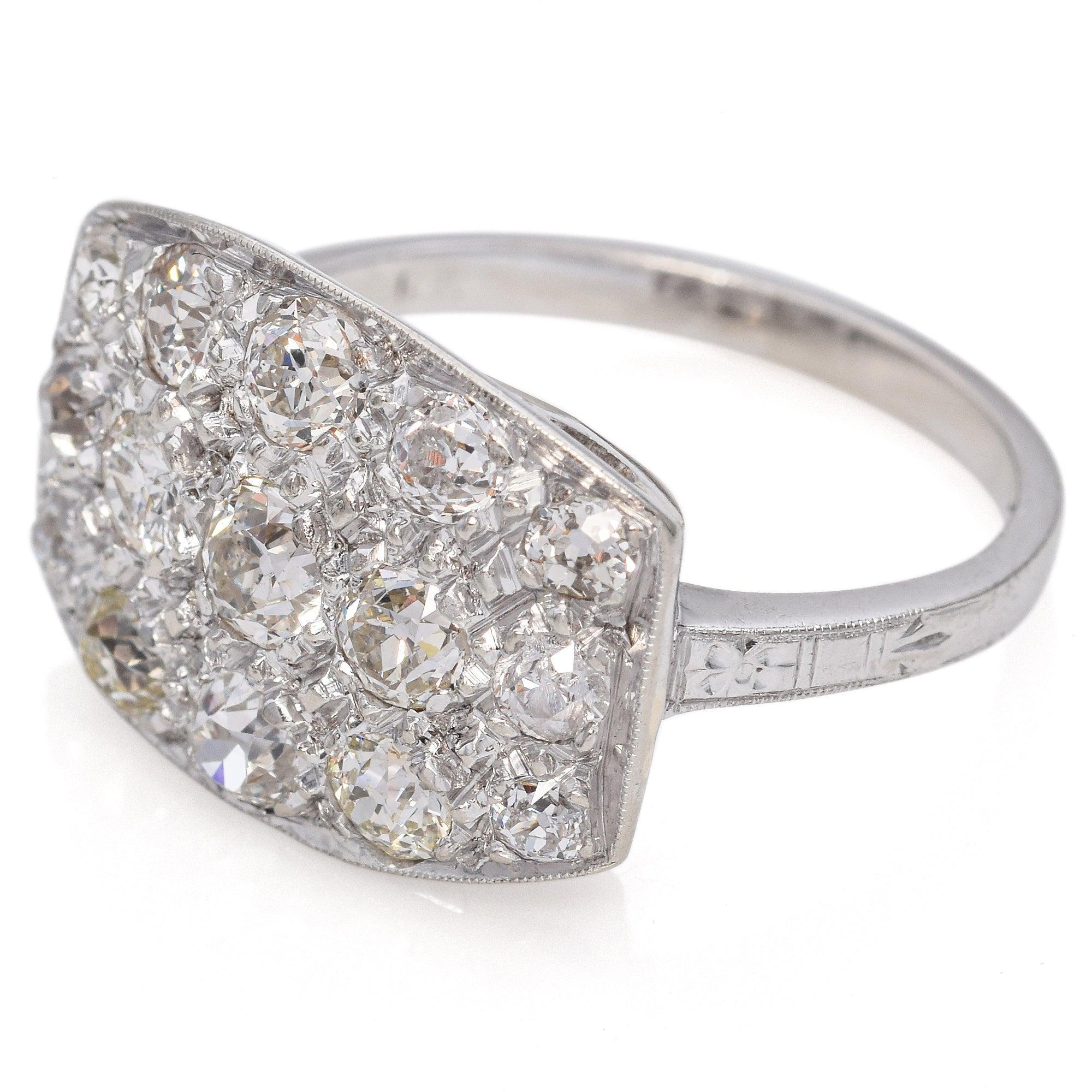 Bague en or blanc Art déco 1.30tcw Old Euro Diamond Cluster Ring Bon état - En vente à New York, NY