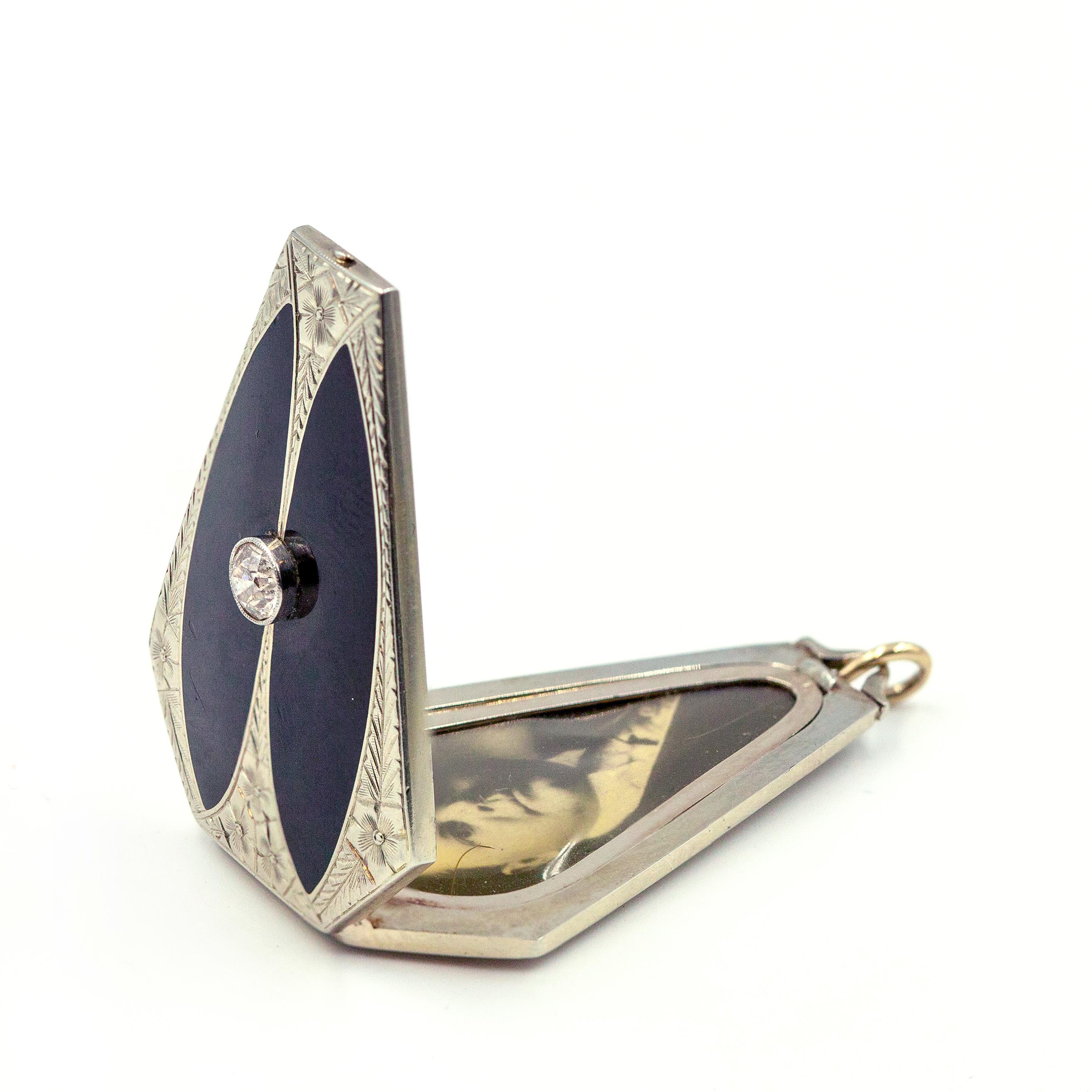 Art Deco White Gold Diamond Onyx Memorial Locket Pendant Necklace In Good Condition For Sale In New York, NY