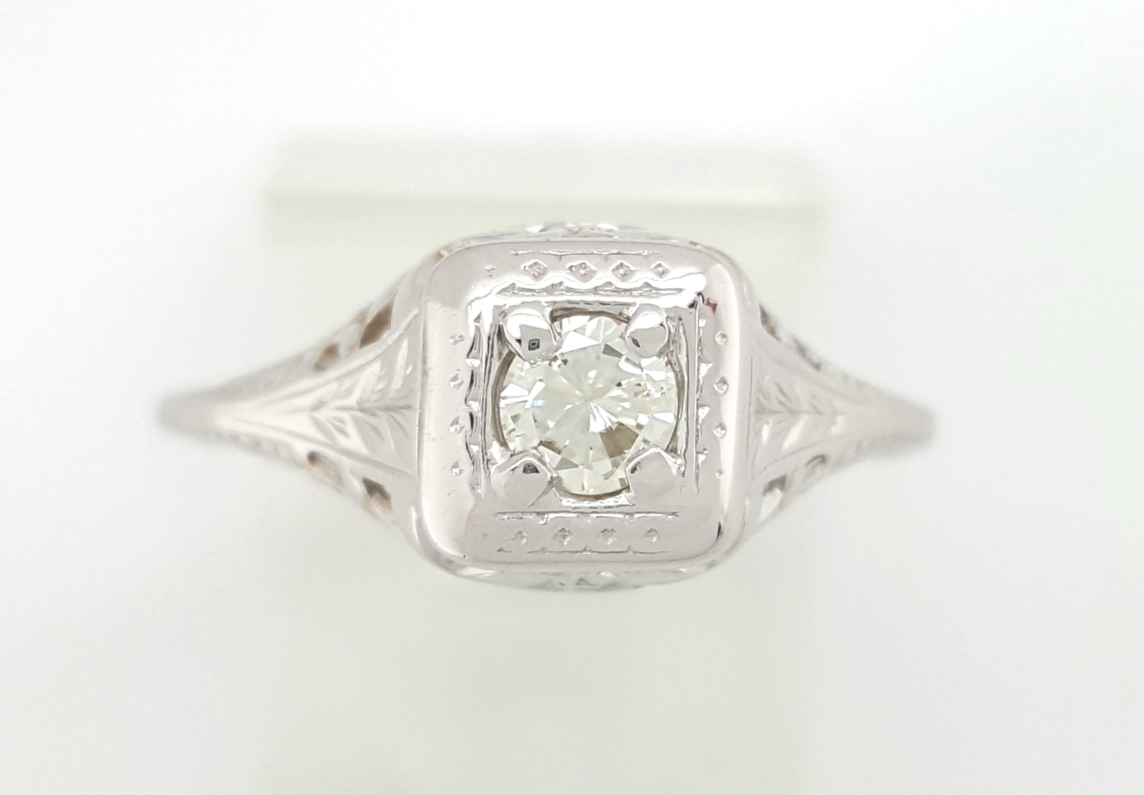 Women's Art Deco White Gold Filigree Vintage Round Diamond Solitaire Engagement Ring For Sale