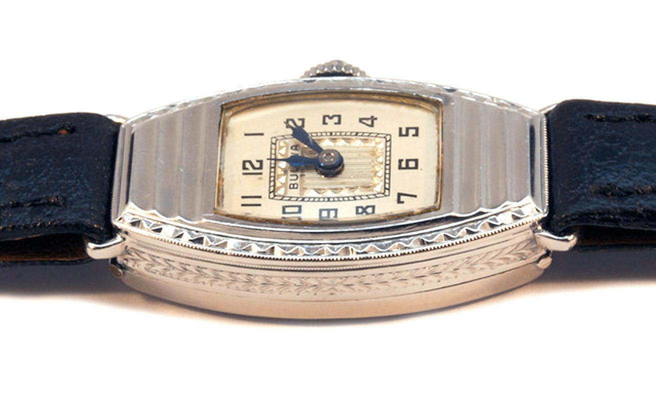 Montre pour femme Art déco en or blanc par Bulova, révisée  c1930 Bon état à Westward ho, GB