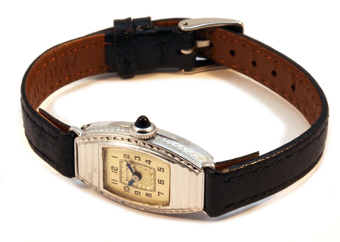 Montre pour femme Art déco en or blanc par Bulova, révisée  c1930 3