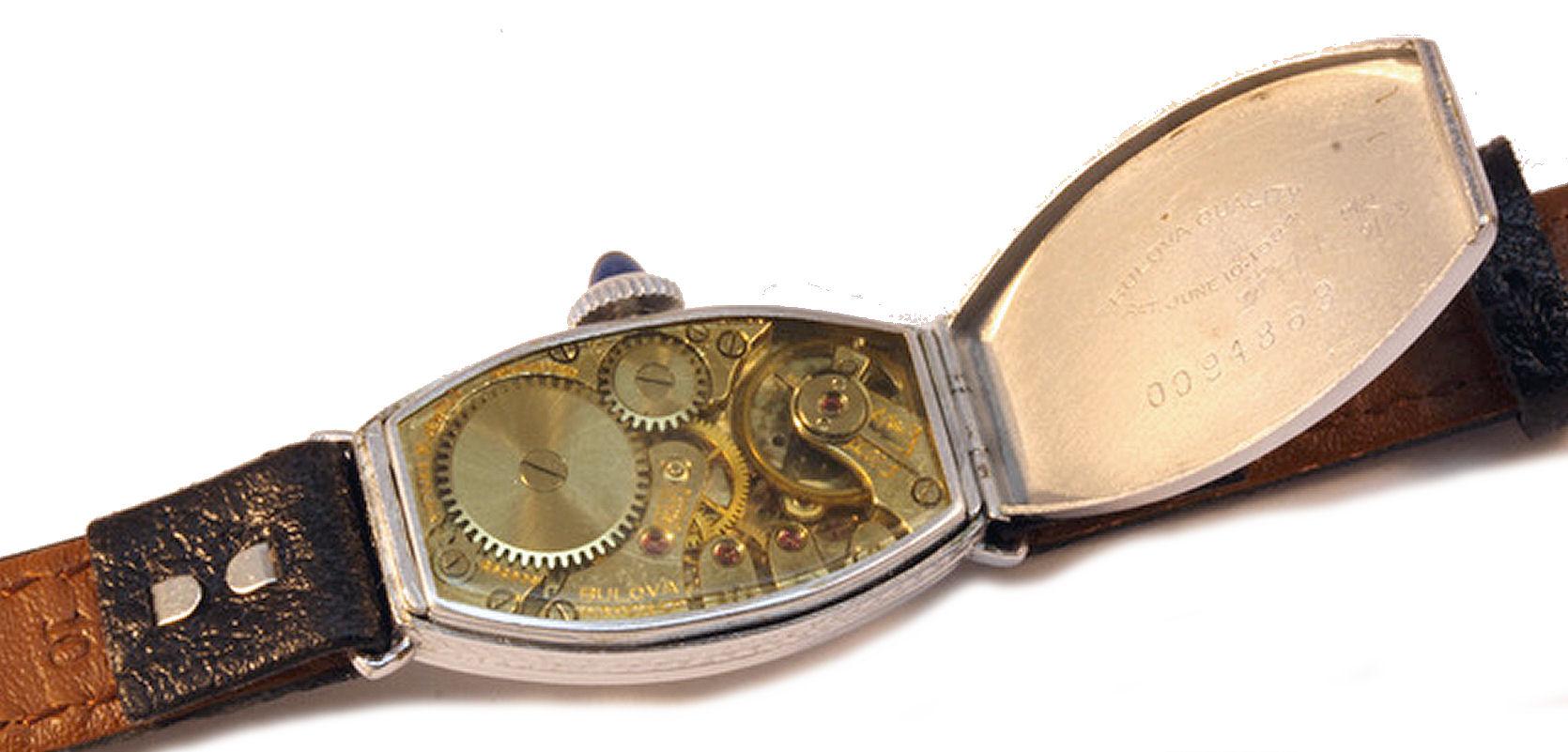 Montre pour femme Art déco en or blanc par Bulova, révisée  c1930 4