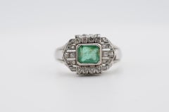 Art Deco White Gold Ring with Colombian Emerald
