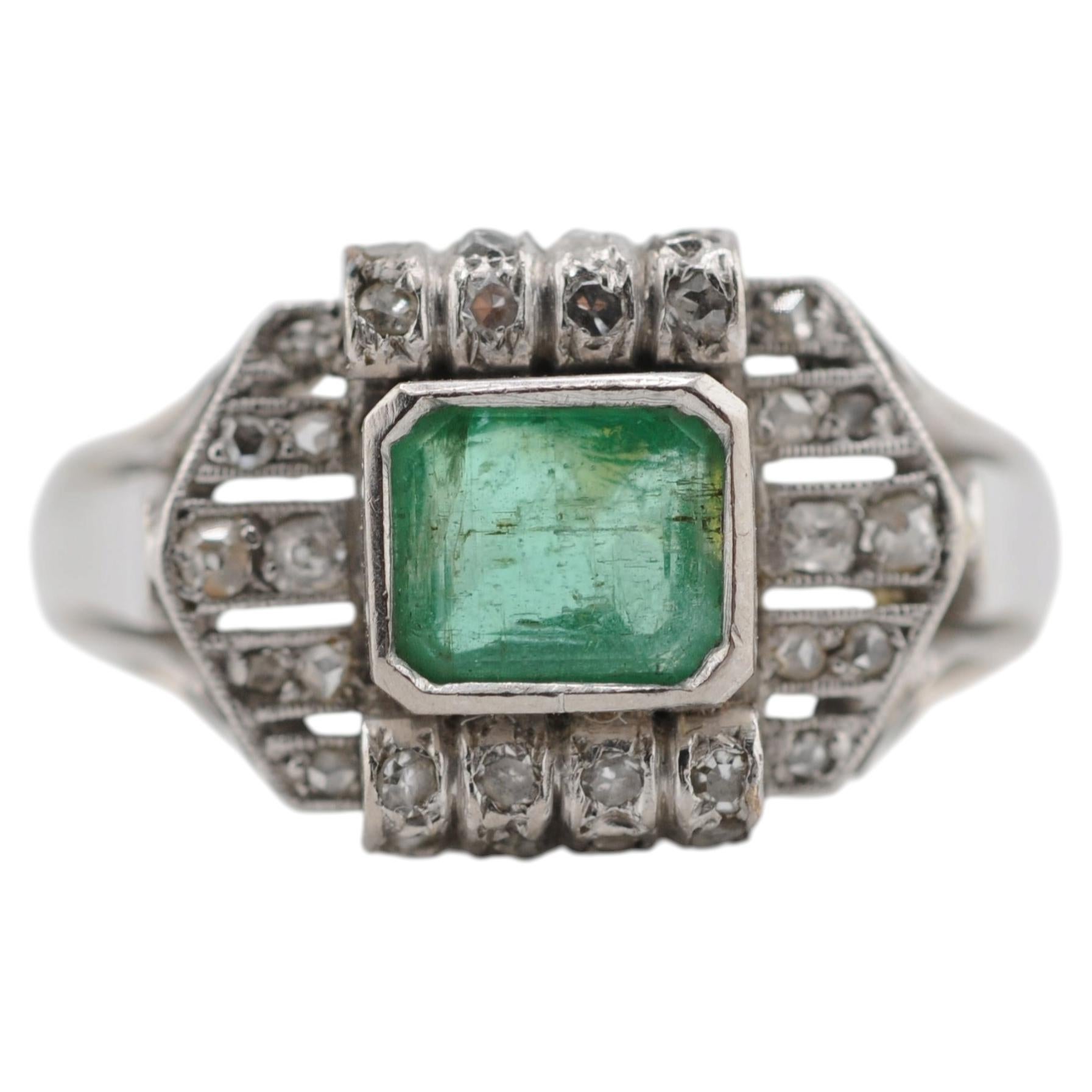 Art Deco White Gold Ring with Colombian Emerald For Sale