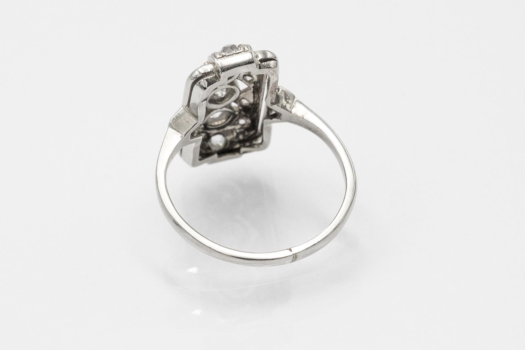 Anillo Art Déco de oro blanco con diamantes, años 40 en venta 4