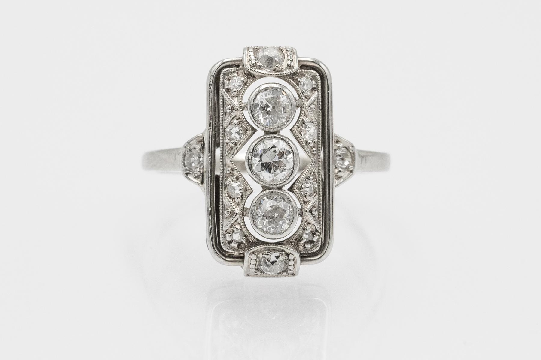 Anillo Art Déco de oro blanco con diamantes, años 40 Corte europeo antiguo en venta