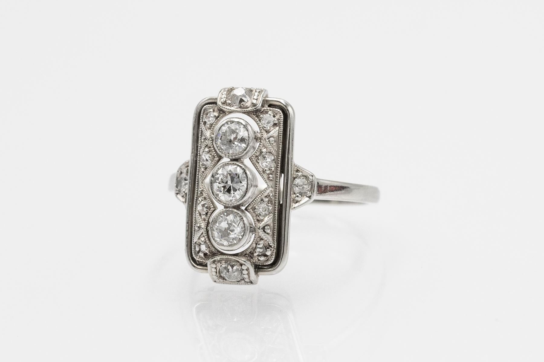 Anillo Art Déco de oro blanco con diamantes, años 40 en venta 2