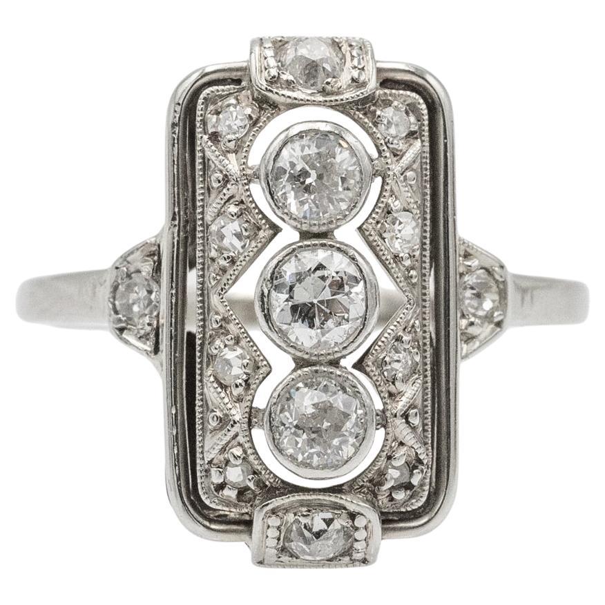 Anillo Art Déco de oro blanco con diamantes, años 40 en venta