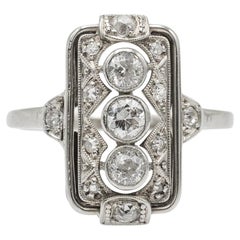 Anillo Art Déco de oro blanco con diamantes, años 40