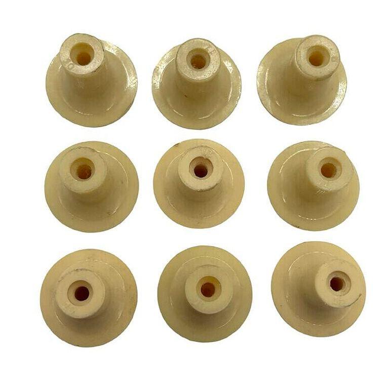 Juego de nueve pomos de baquelita blanca para cajones Art Decó sin usar, perfectos para armarios y muebles de cocina de los años 30. Herrajes de baquelita Pomos y apliques vintage de plástico sintético duradero muy popular en las décadas de 1920 y
