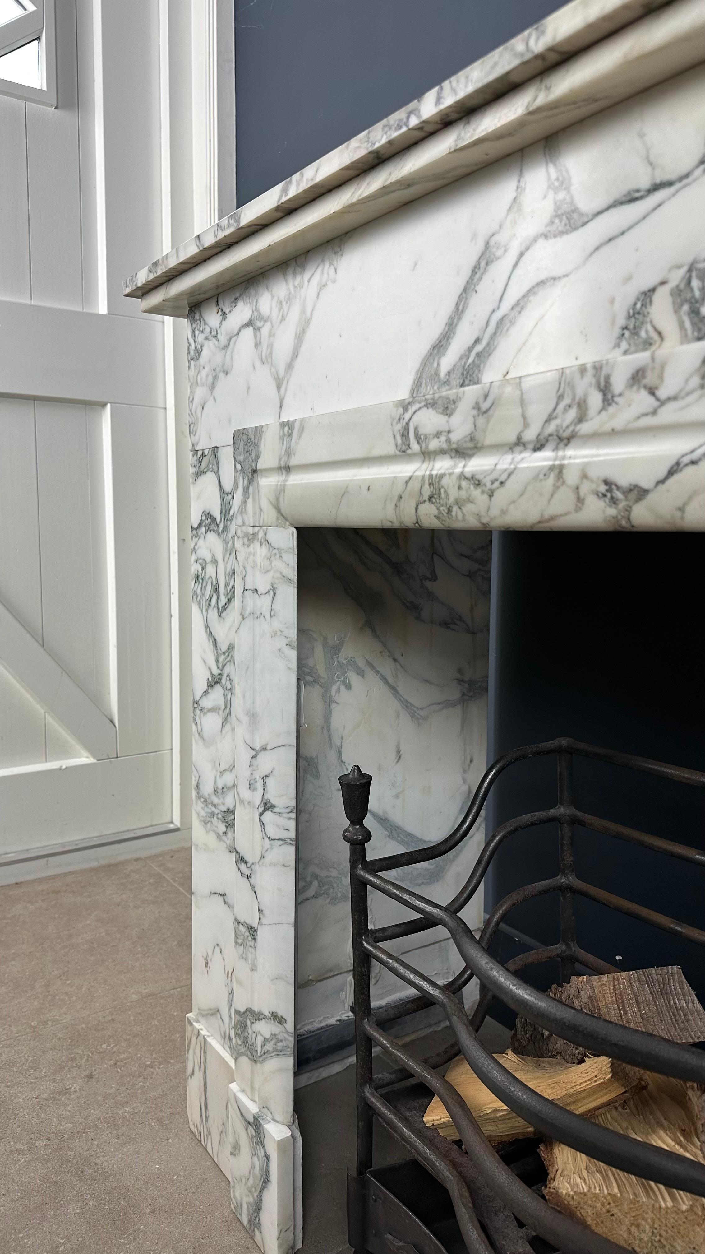 Art Deco White Marble Antique Fireplace with Beautiful Veining In Good Condition In Oostvoorne, NL