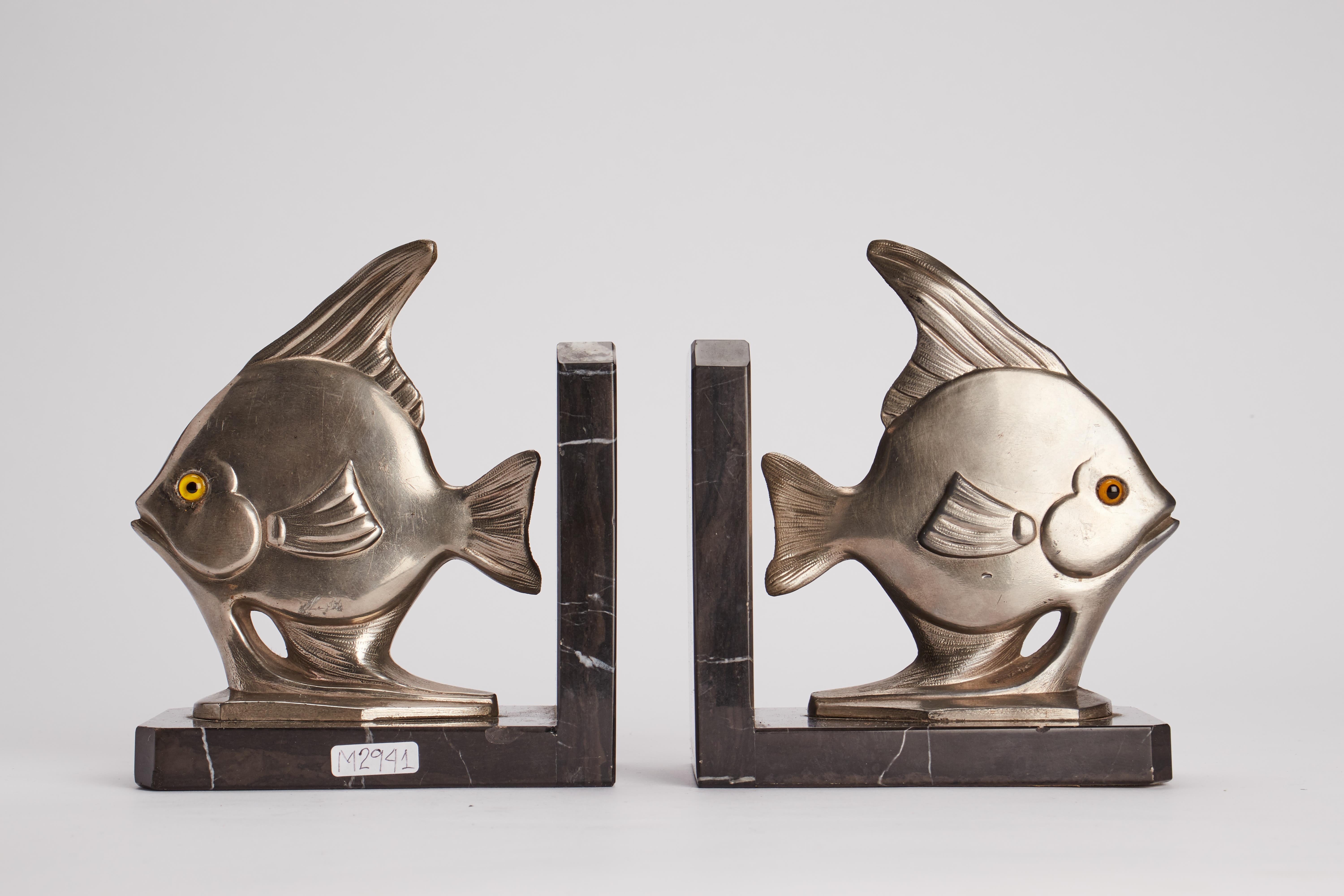 French Art Déco white metal bookends depicting a fishes, France 1930.  For Sale