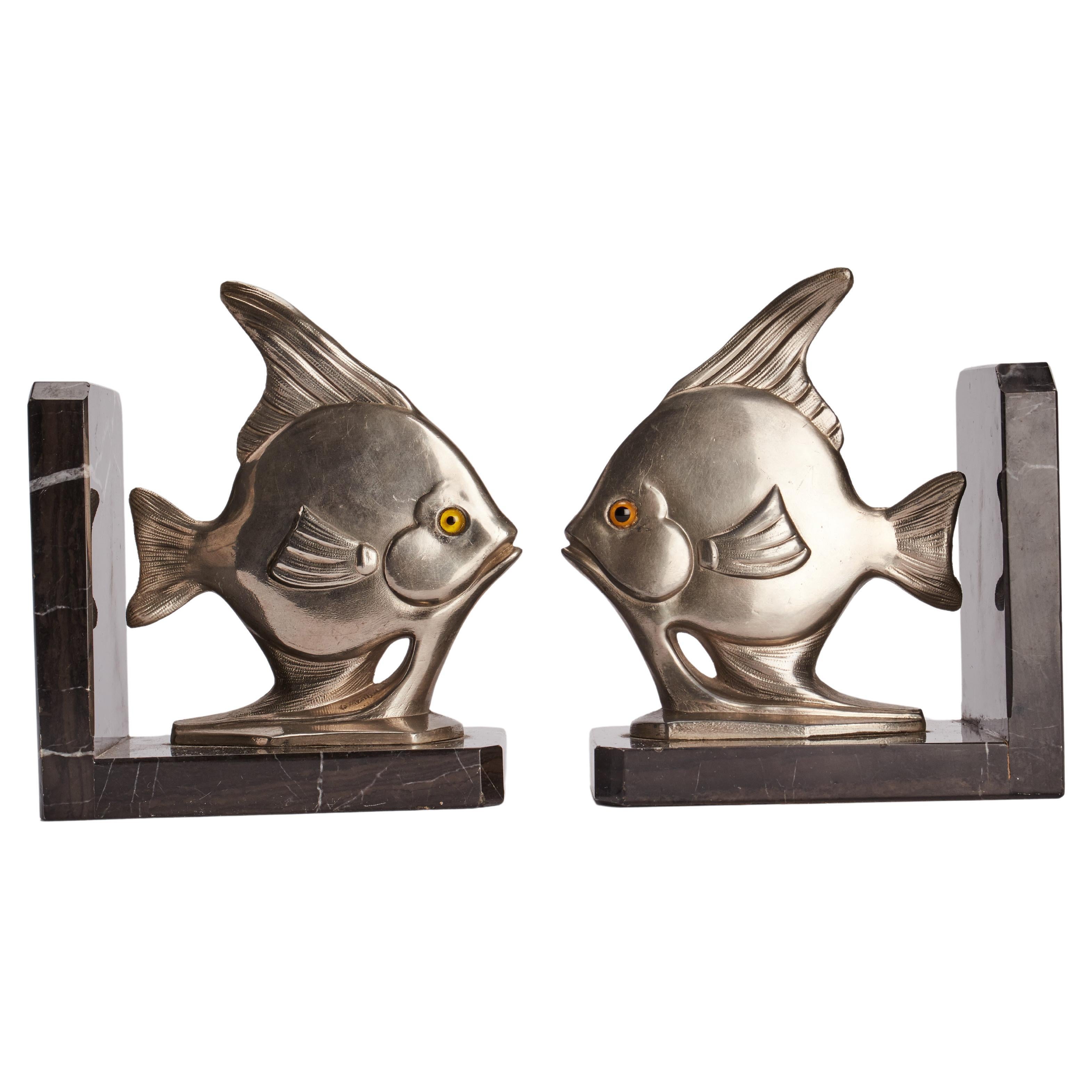 Art Déco white metal bookends depicting a fishes, France 1930.  For Sale