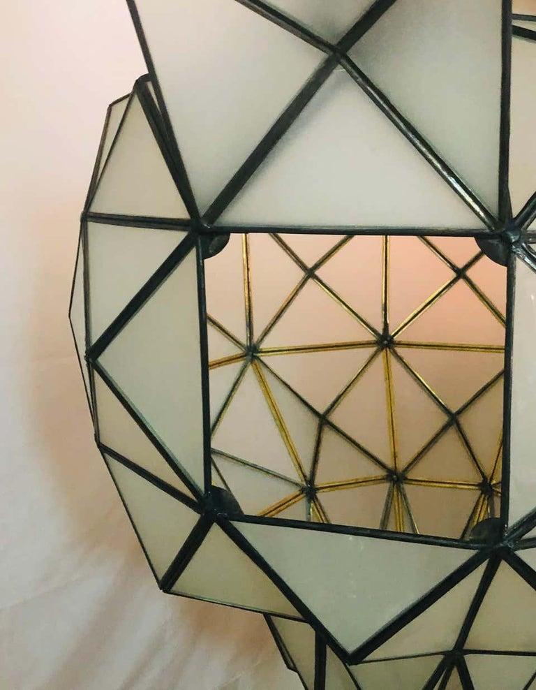 Vetro Lampadario, pendente o lanterna a forma di cupola in stile Art Déco bianco latte in vendita