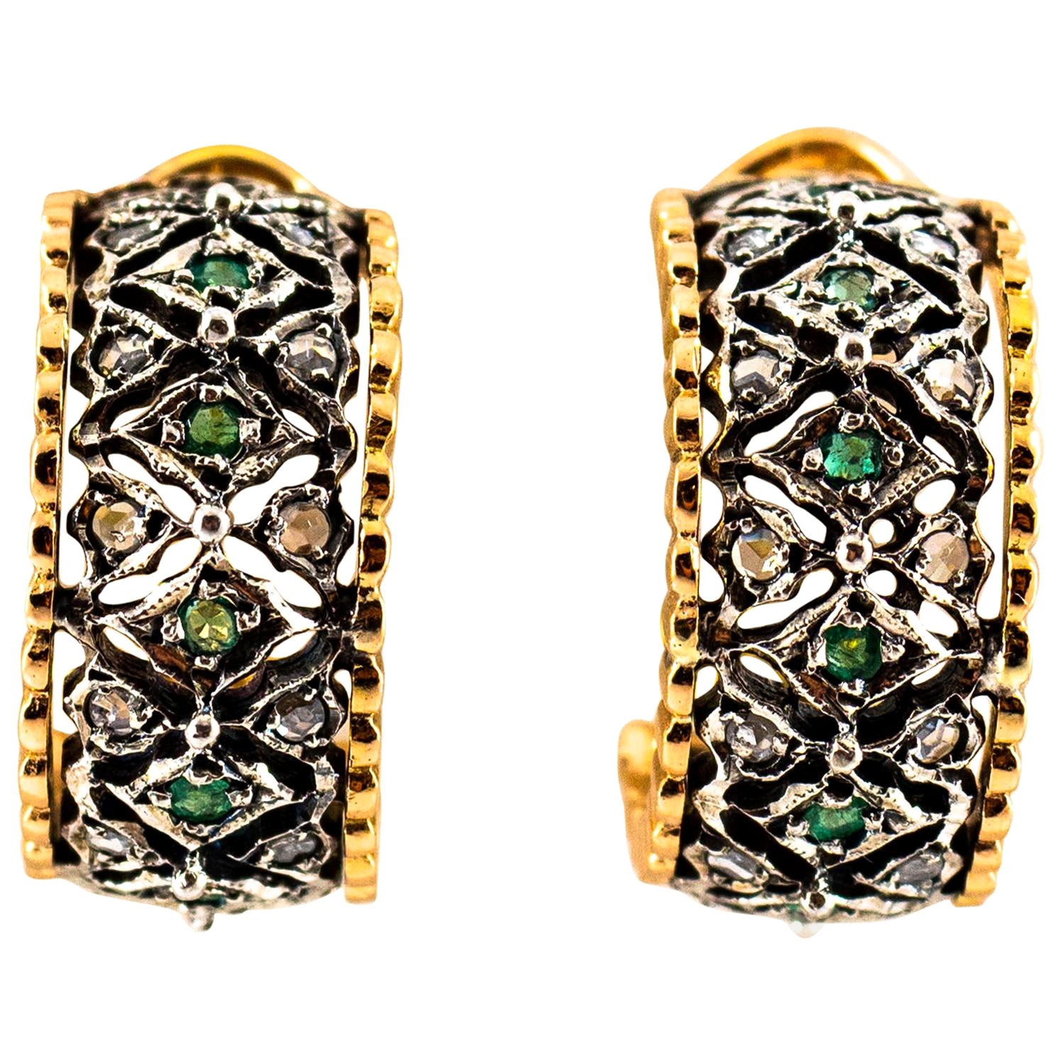 Clips d'oreilles Art déco en or jaune avec diamants blancs taille rose et émeraudes