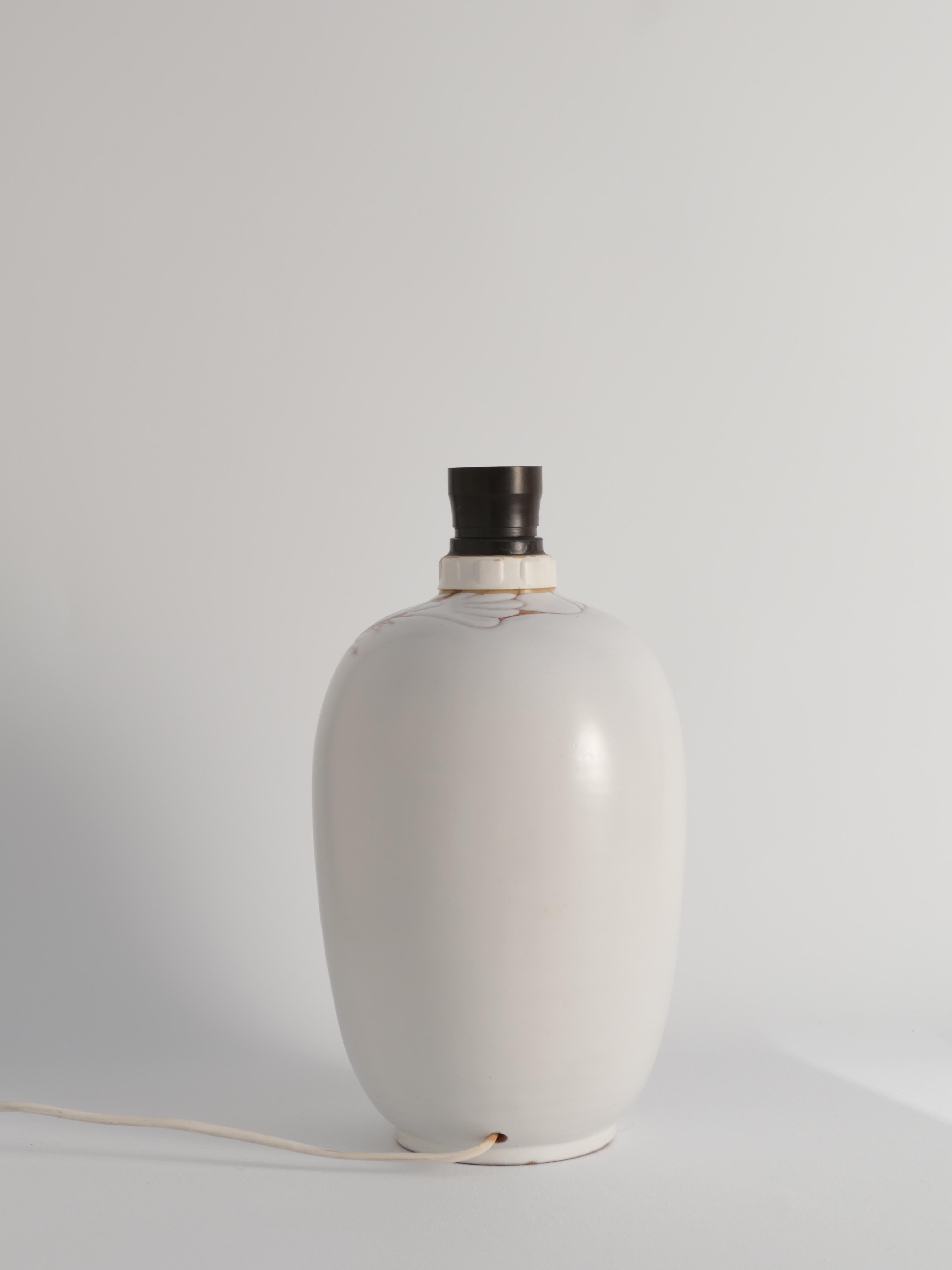 Art Deco White Seashell Motif Table lamp By Anna Lisa Thomson, Upsala Ekeby For Sale 5