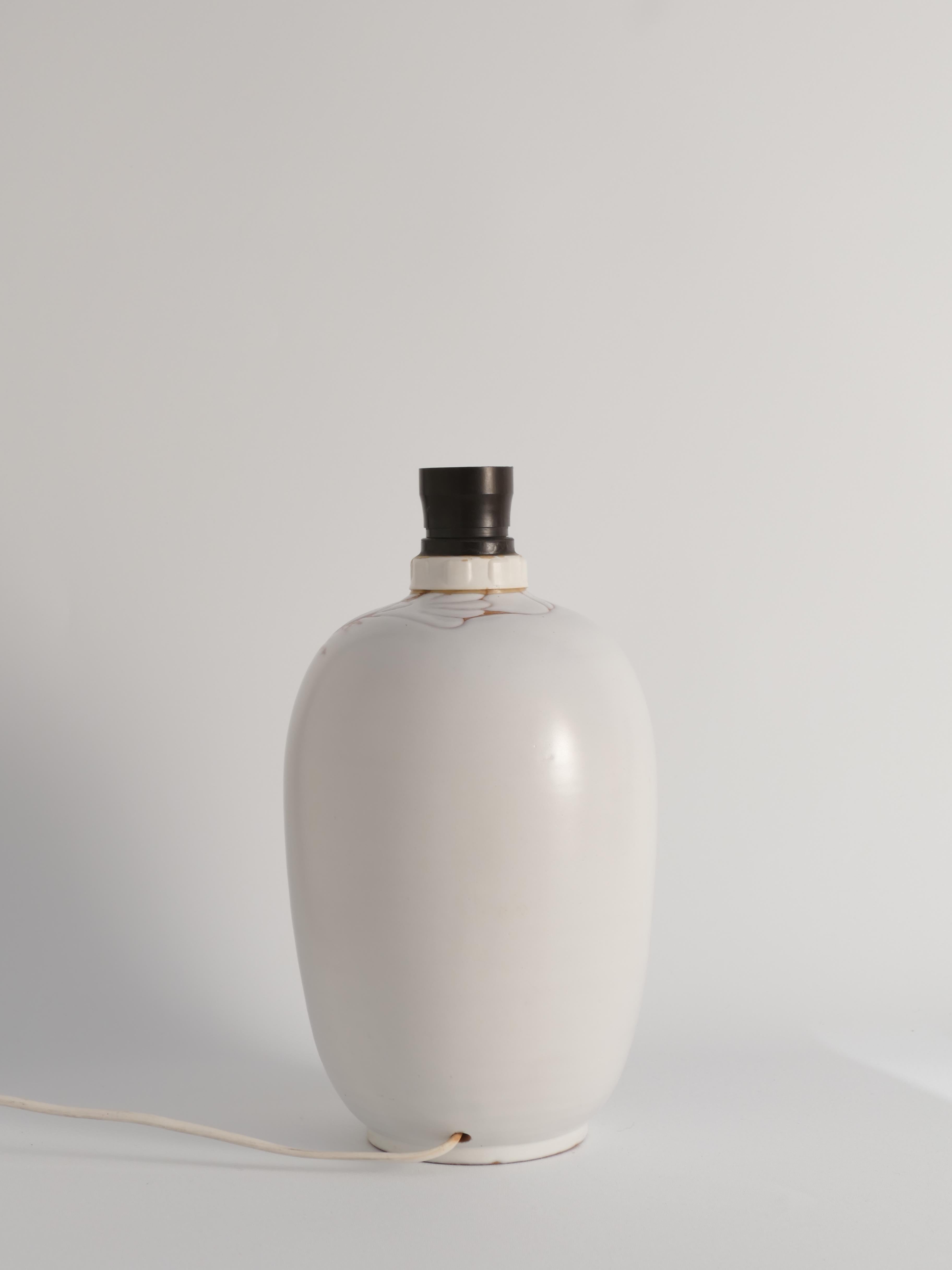 Art Deco White Seashell Motif Table lamp By Anna Lisa Thomson, Upsala Ekeby For Sale 6