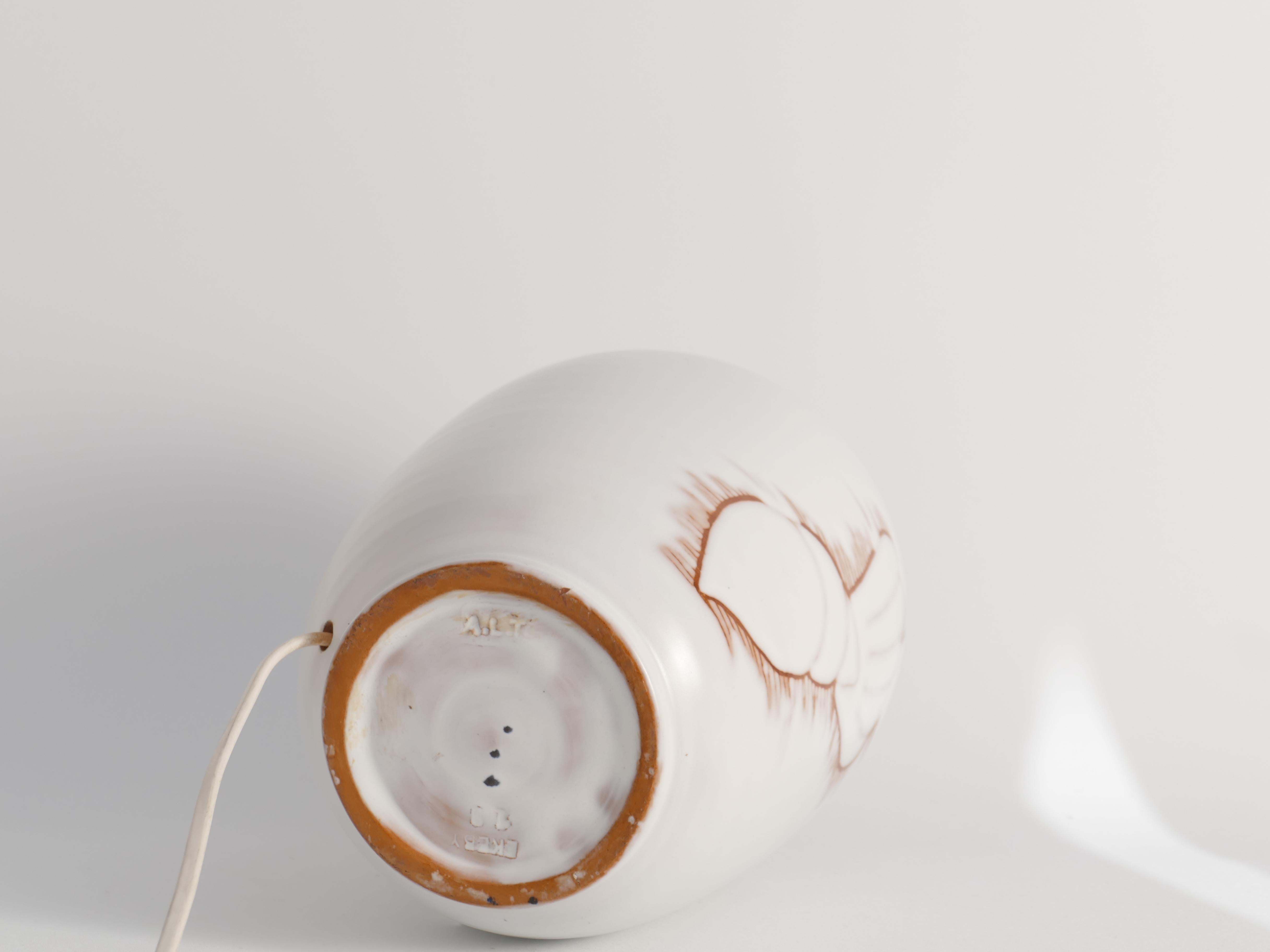 Art Deco White Seashell Motif Table lamp By Anna Lisa Thomson, Upsala Ekeby For Sale 7