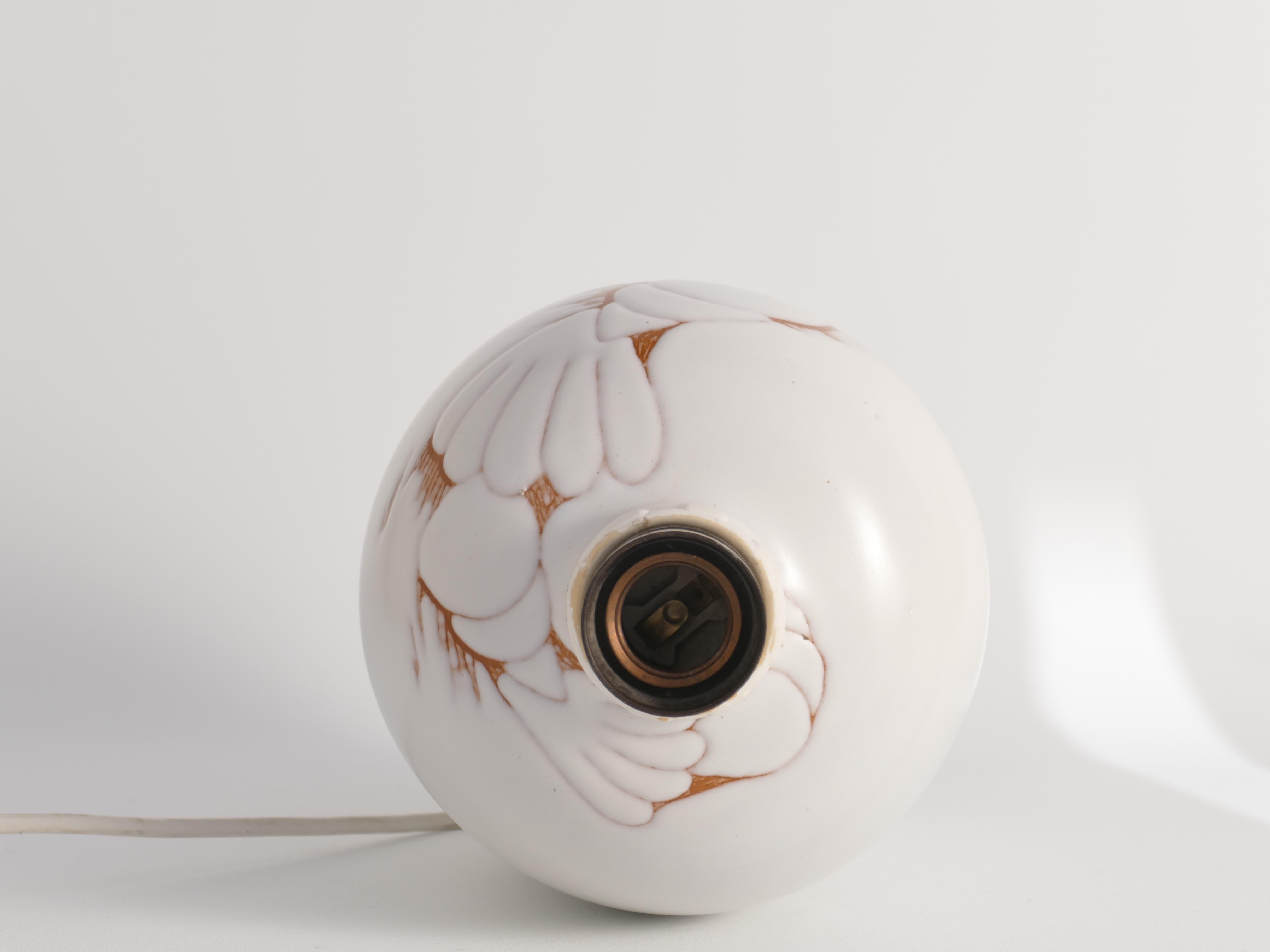 Art Deco White Seashell Motif Table lamp By Anna Lisa Thomson, Upsala Ekeby For Sale 10