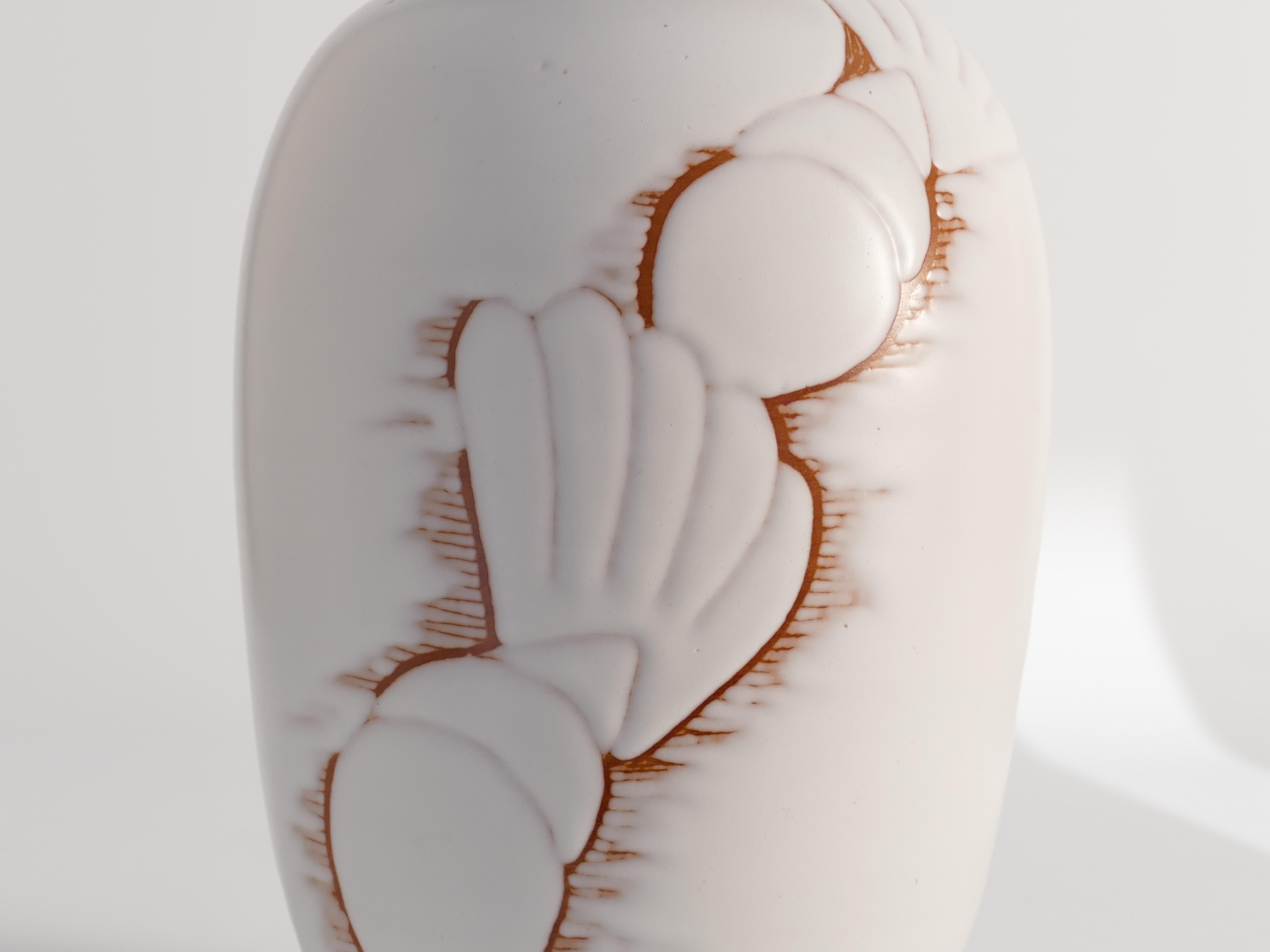 Art Deco White Seashell Motif Table lamp By Anna Lisa Thomson, Upsala Ekeby For Sale 12