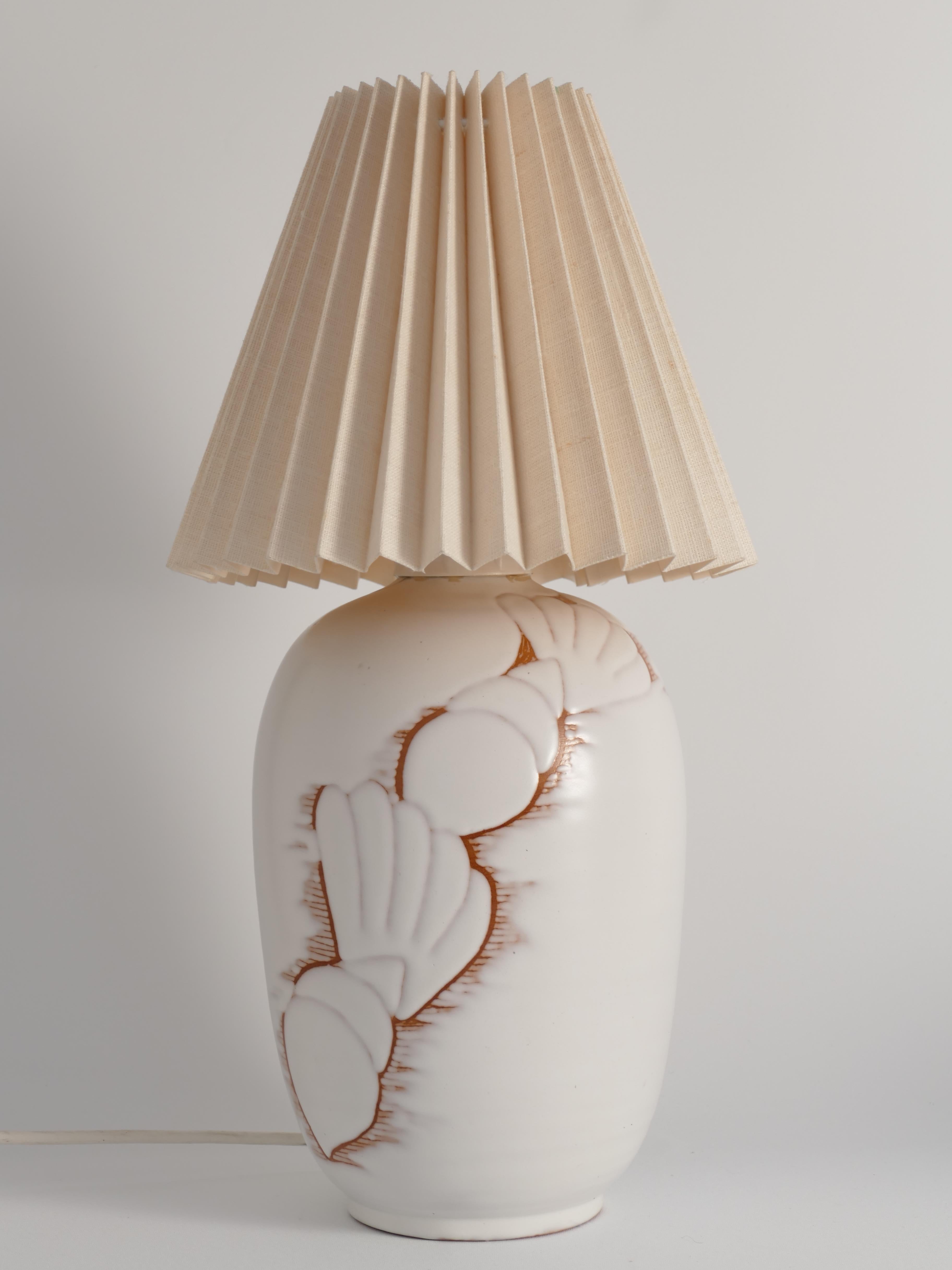 Swedish Art Deco White Seashell Motif Table lamp By Anna Lisa Thomson, Upsala Ekeby For Sale