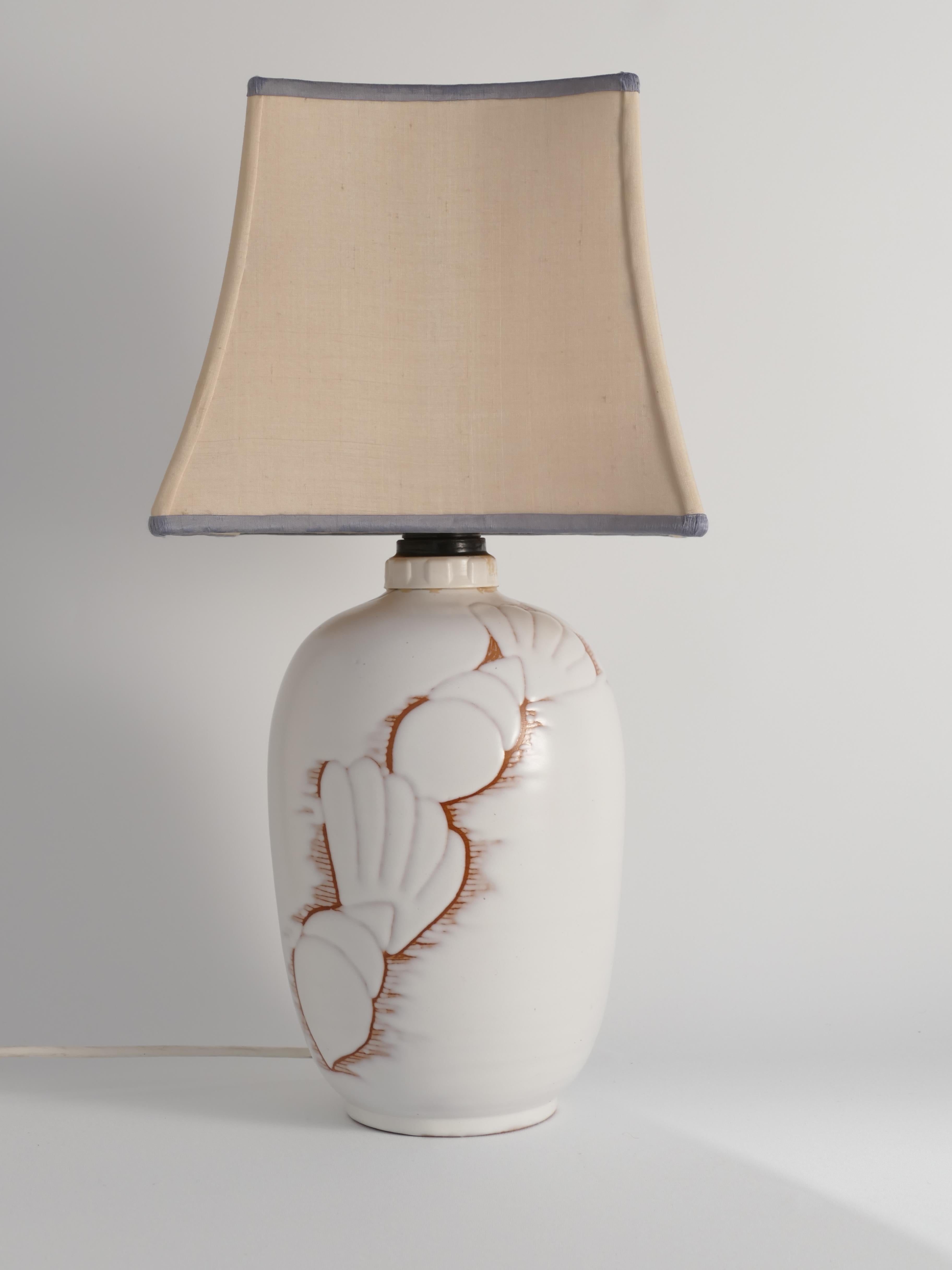 Earthenware Art Deco White Seashell Motif Table lamp By Anna Lisa Thomson, Upsala Ekeby For Sale