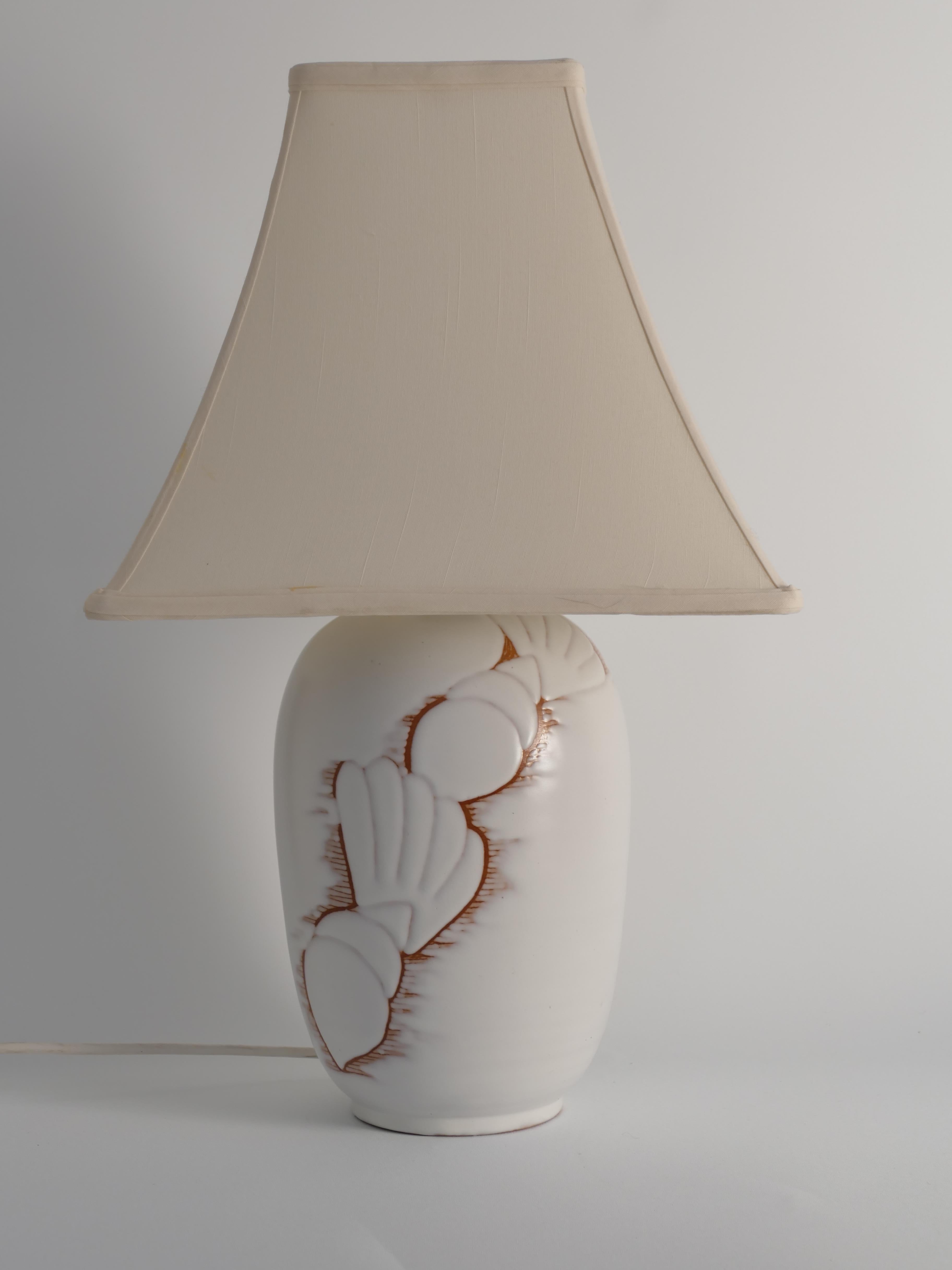 Art Deco White Seashell Motif Table lamp By Anna Lisa Thomson, Upsala Ekeby For Sale 2