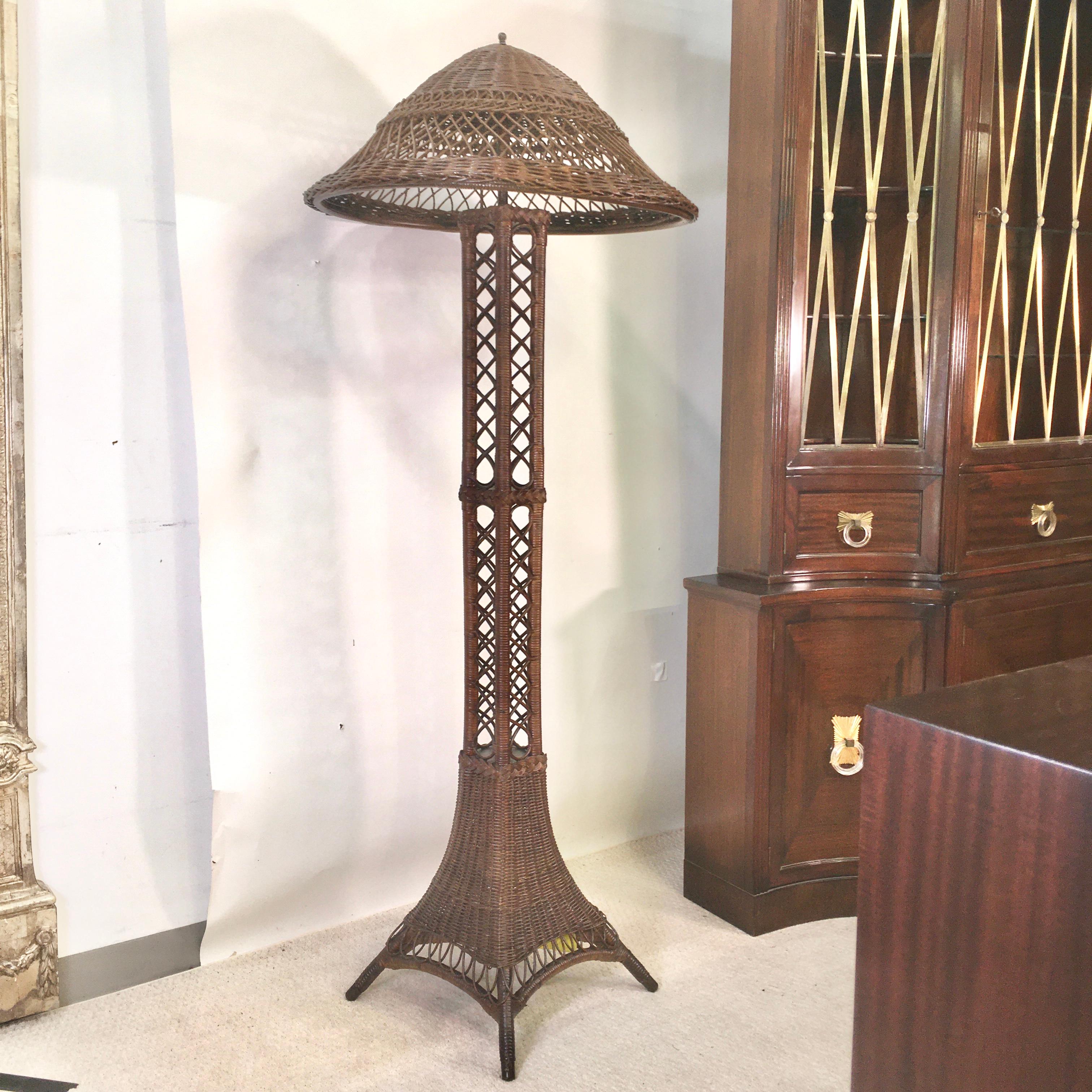 Art Deco Wicker Floor Lamp in Eiffel Tower Form For Sale 2