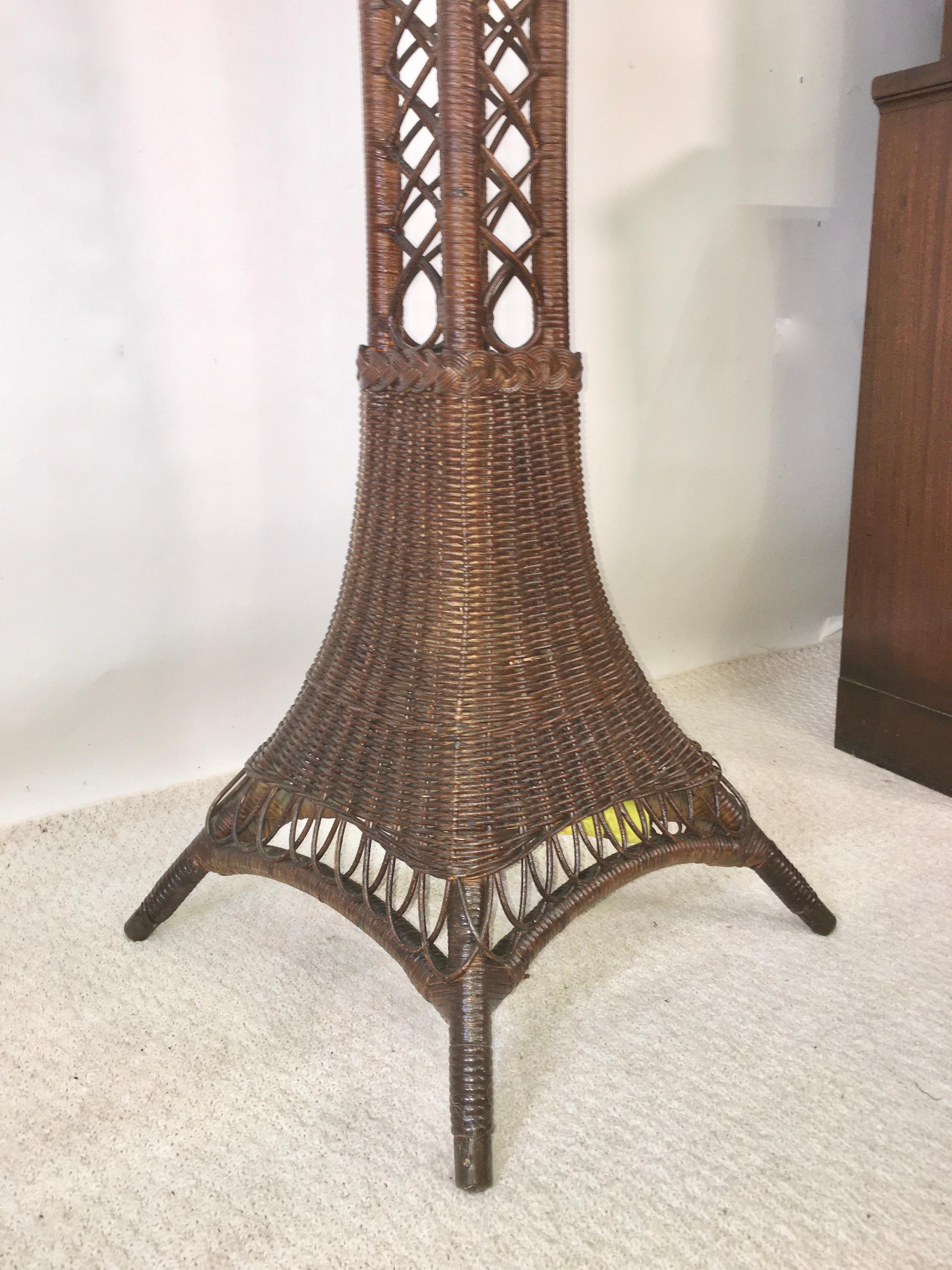 Art Deco Wicker Floor Lamp in Eiffel Tower Form For Sale 3