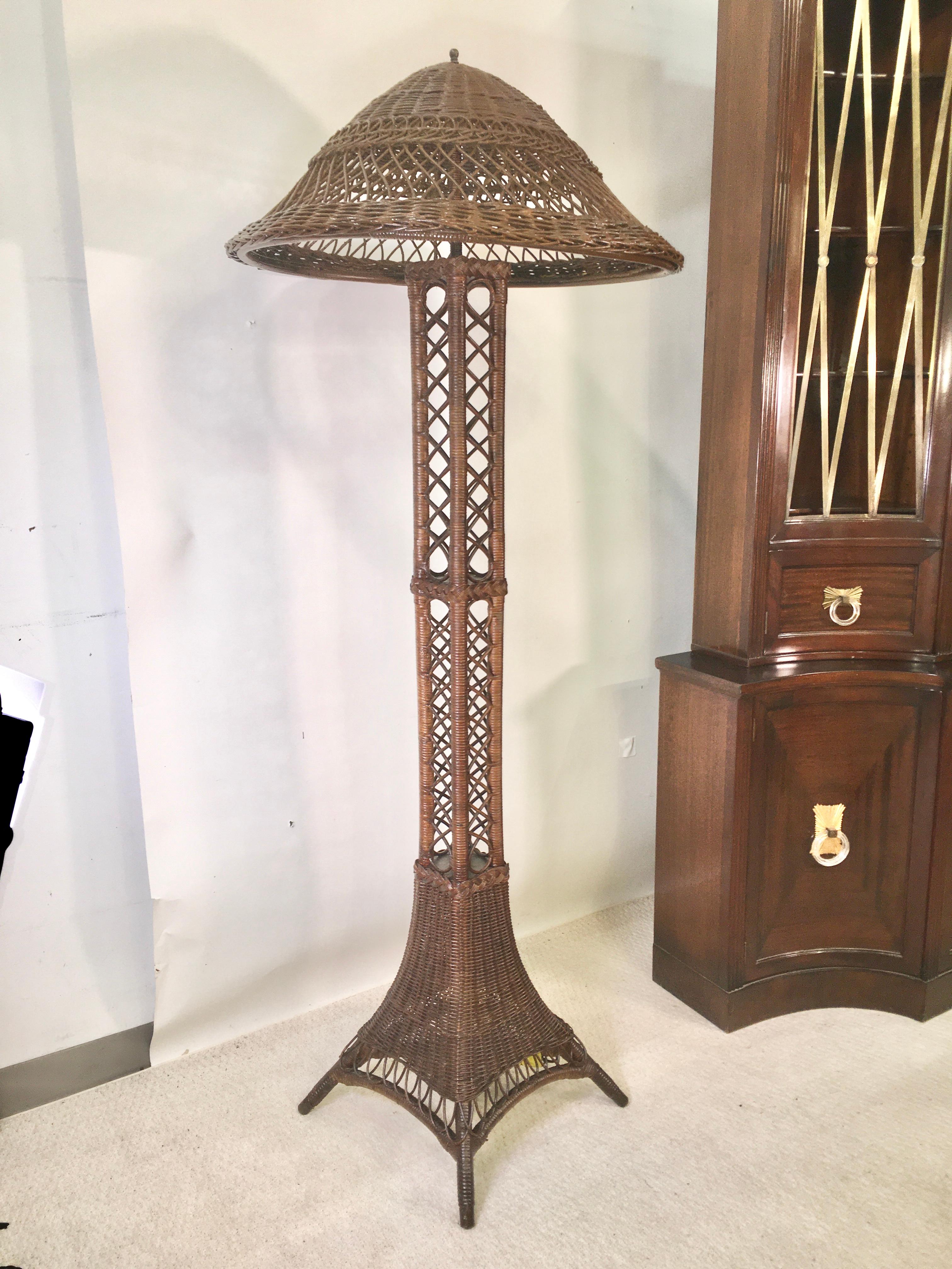 Early 20th Century Art Deco Wicker Floor Lamp in Eiffel Tower Form For Sale