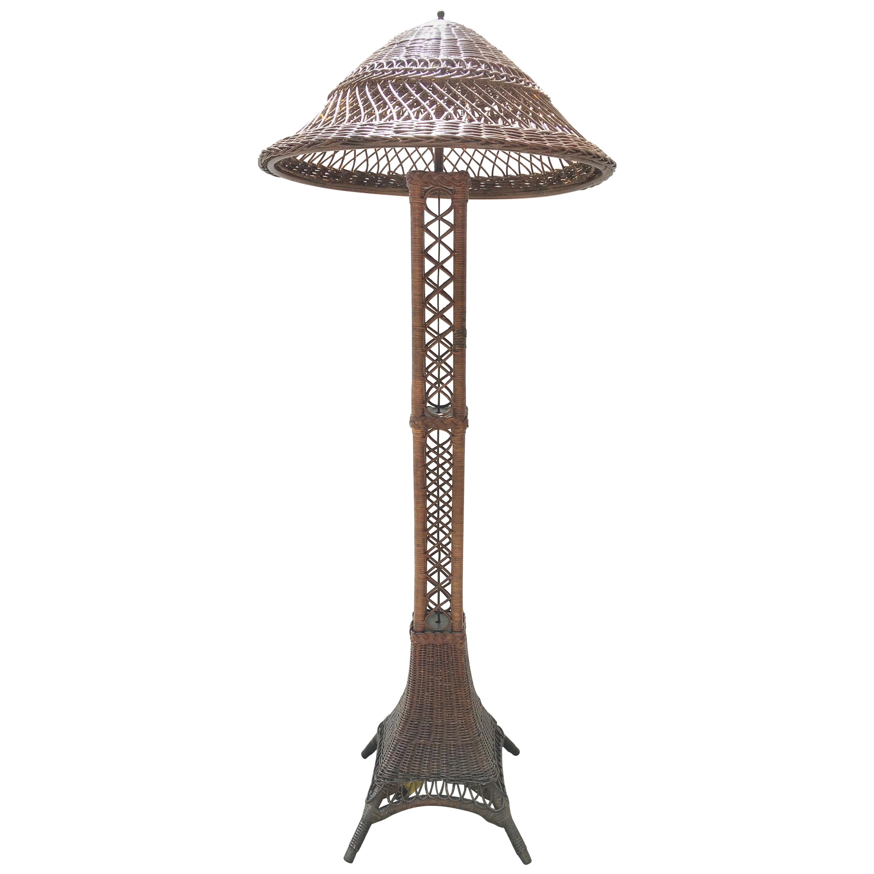 Art-Déco-Stehlampe aus Korbweide in Eiffelturm-Form