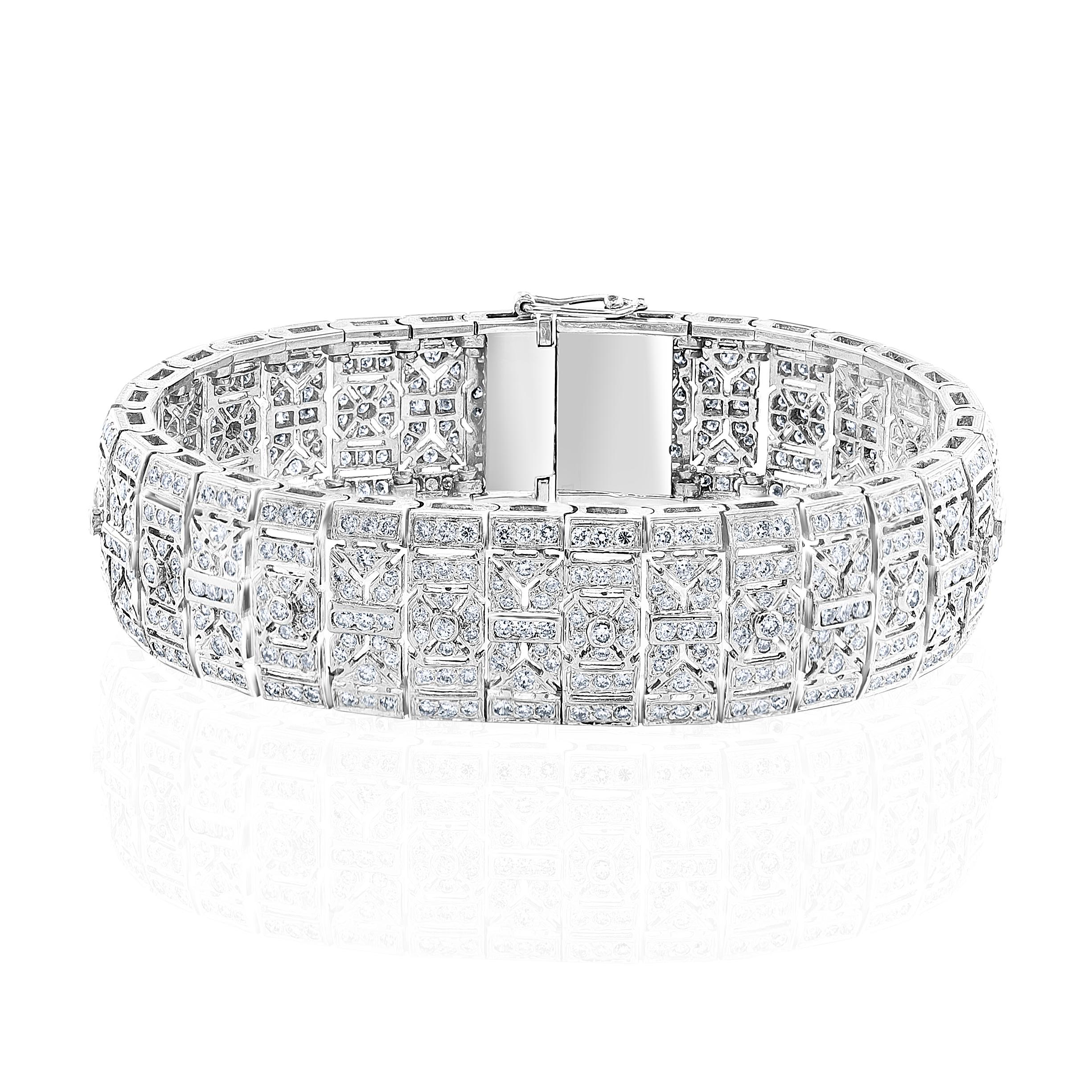 Diamond and White Gold Bracelet.
608 Round Diamonds weighing approximately 9.50 Carats.
5/8 inches in width.
7.25 inches.