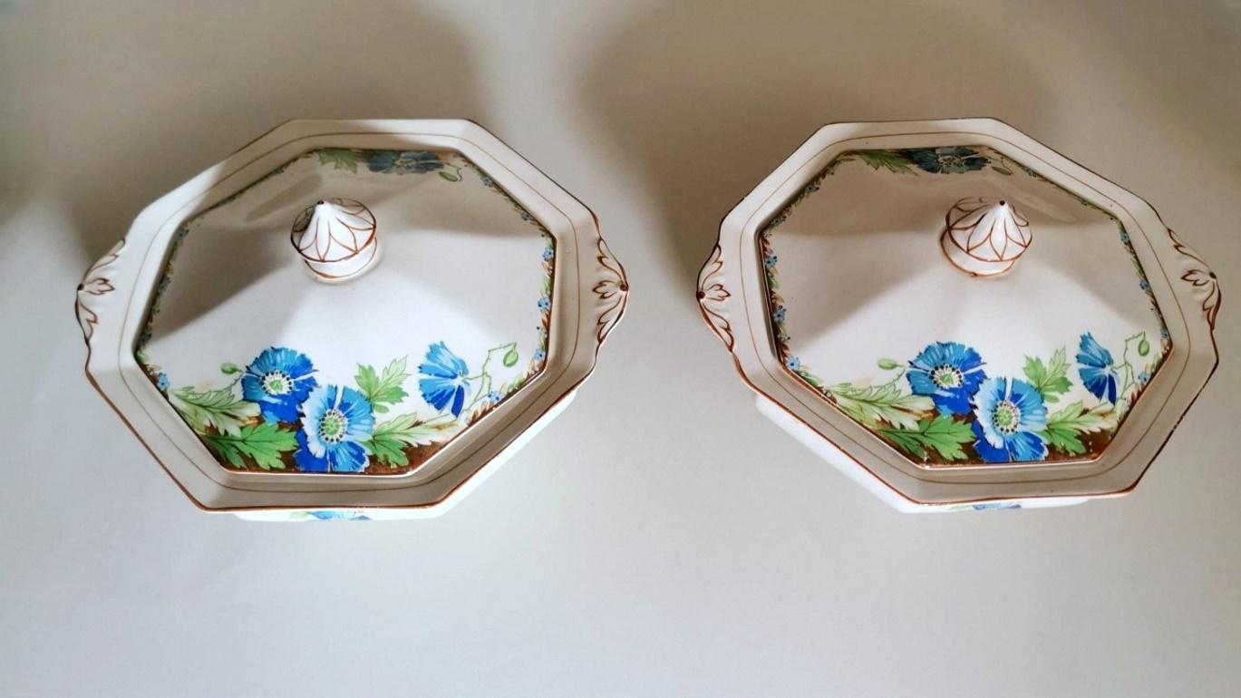 We kindly suggest you read the whole description, because with it we try to give you detailed technical and historical information to guarantee the authenticity of our objects.
Pretty and refined pair of small serving tureens; they have a