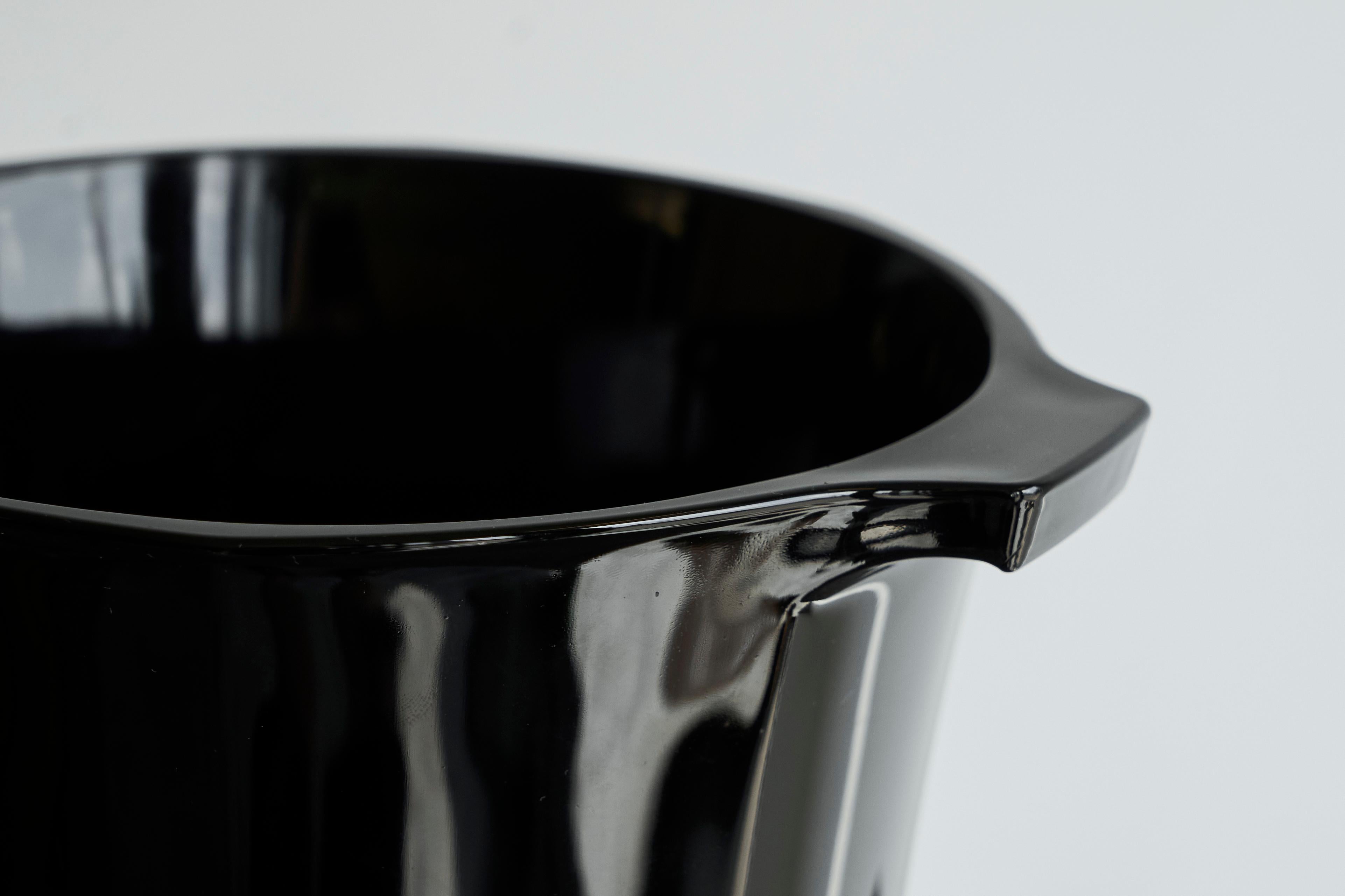 Art Déco Raffreddatore di vino Art Deco in vetro pressato nero Francia anni '40 in vendita