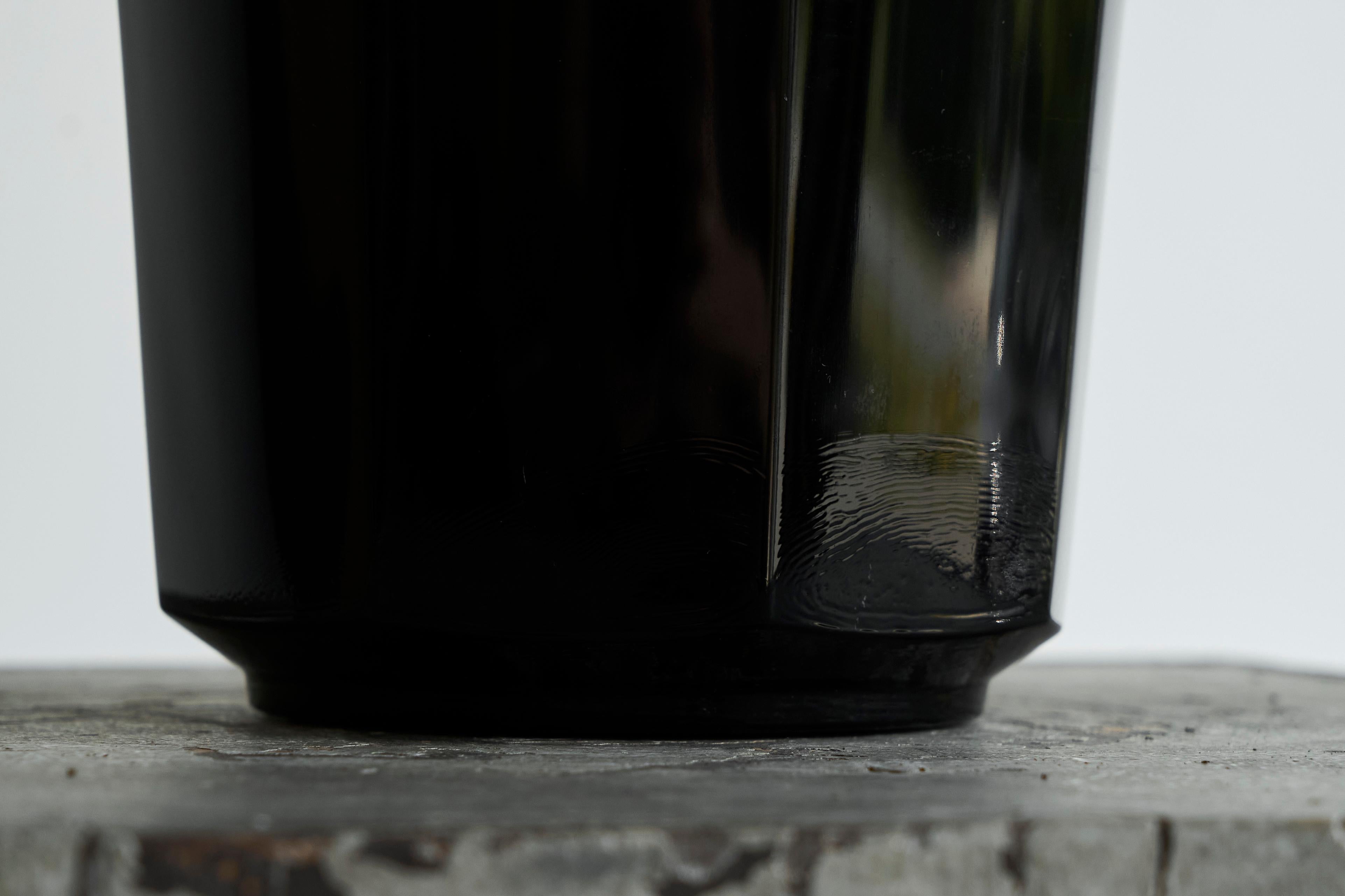 Vetro Raffreddatore di vino Art Deco in vetro pressato nero Francia anni '40 in vendita