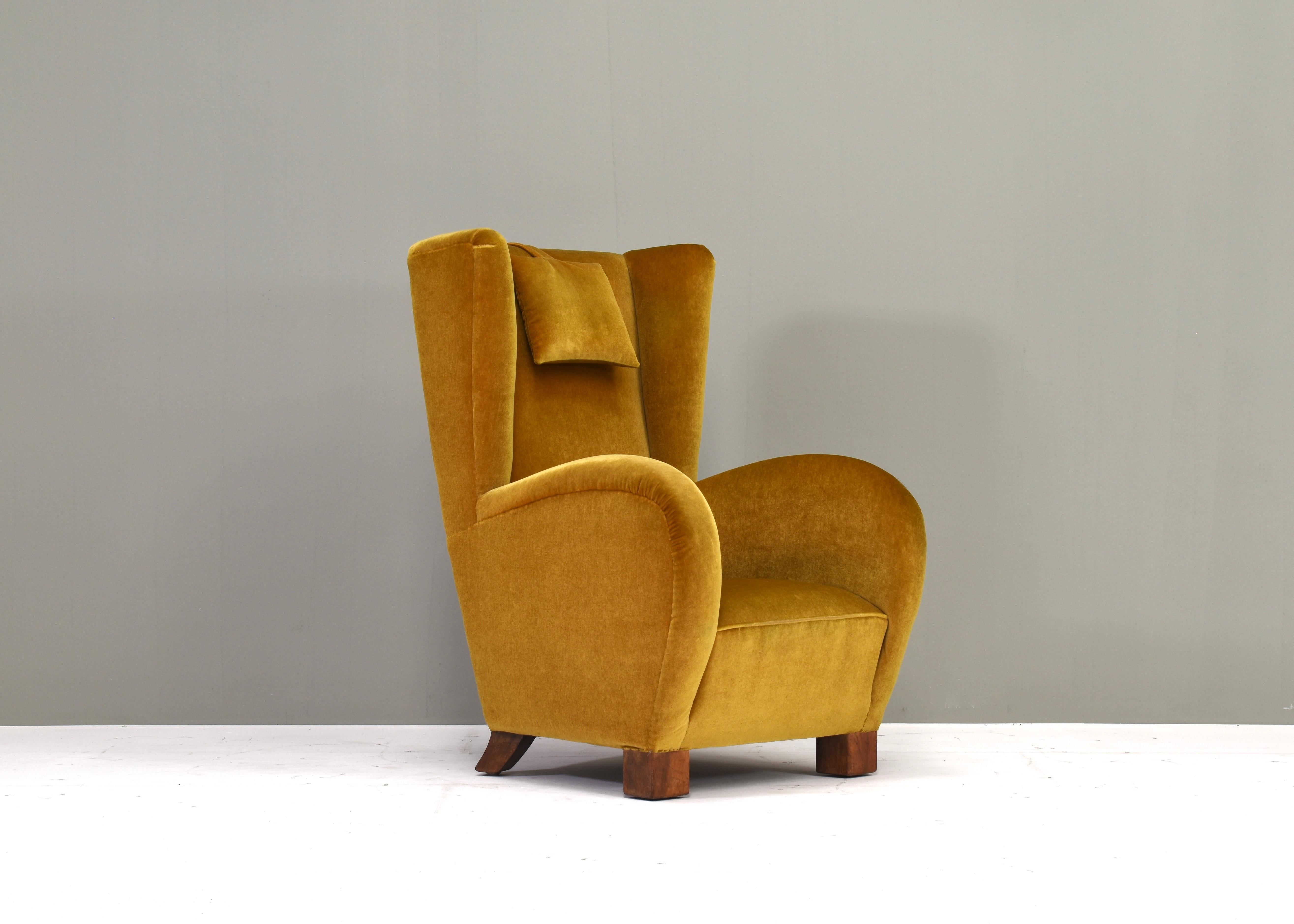 Art Deco wingback armchair in oker mohair velvet with solid wood feet, circa 1930’s.
In very good condition.
Designer: Unknown
Manufacturer: Unknown
Model: Wingback armchair
Color: Oker
Material: Mohair velvet / solid wood
Size WxDxH: