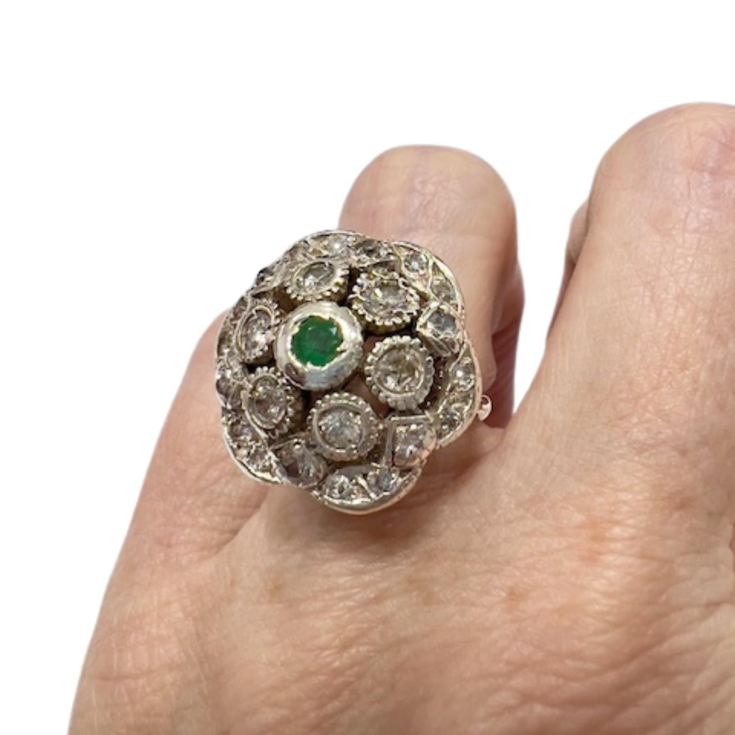 Antique Cushion Cut Art Deco with 0.84ct Diamonds & 0.20ct Emerald in 18k Gold & 925 Silver Ring For Sale