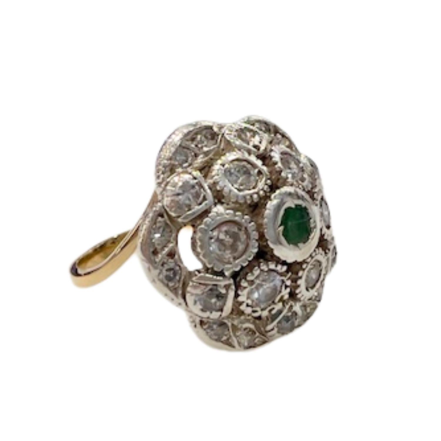 Art Deco with 0.84ct Diamonds & 0.20ct Emerald in 18k Gold & 925 Silver Ring For Sale 1