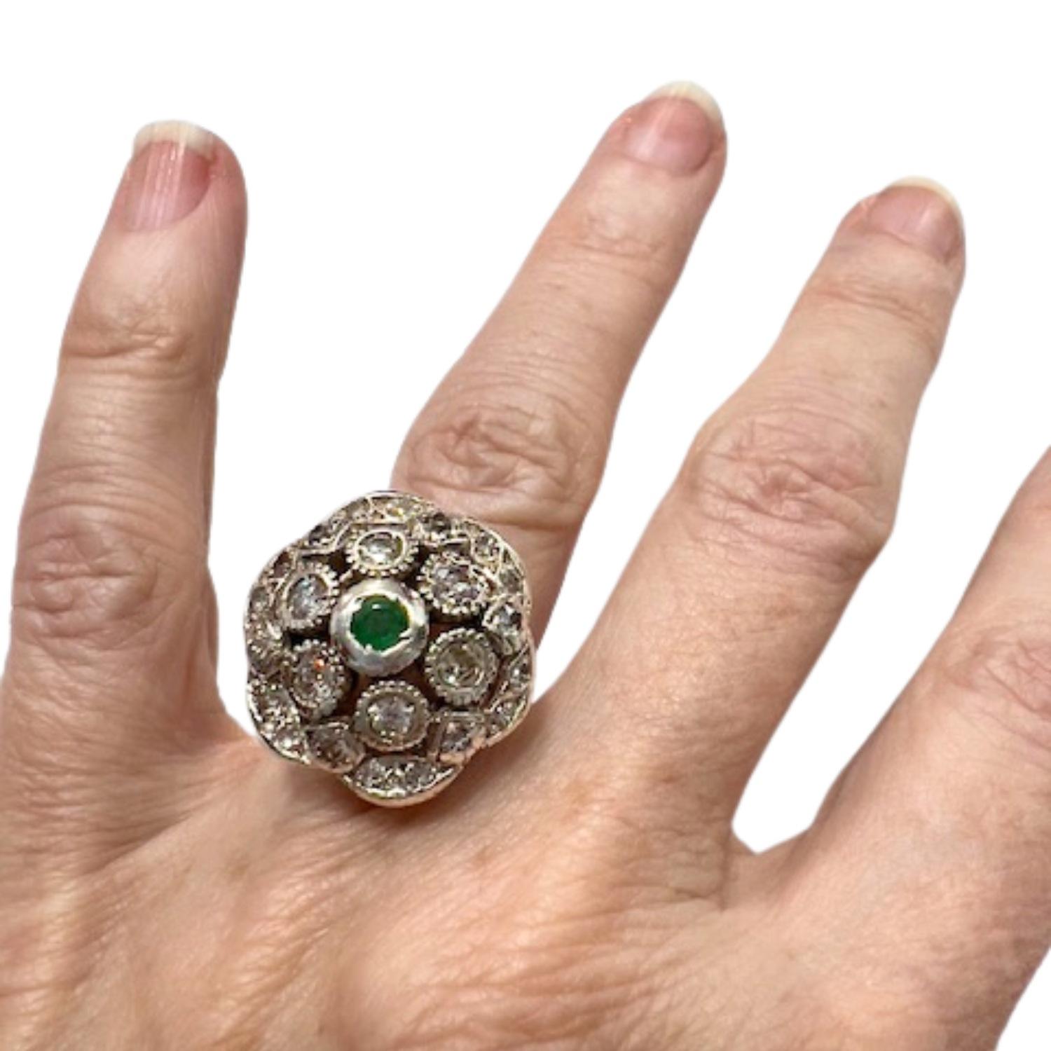 Art Deco with 0.84ct Diamonds & 0.20ct Emerald in 18k Gold & 925 Silver Ring For Sale 3