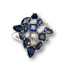 Art Deco-Ring aus 18 Karat Gold mit Saphiren und Diamanten
